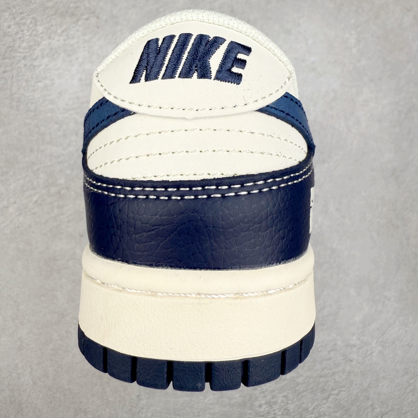 图片[8]-NK Dunk Low 定制配色 XS6089-589 大厂出品 极力推荐 原装头层材料 独家版型蒸餾加工帶來的是更好的视觉和脚感体验大厂纯原品质出货 清洁度 电绣工艺 皮料切割干净无任何毛边 细节完美 实拍调校N版已经零色差零失真 百分百还原实物色彩所见即所得 不存在货不对板色差等低级问题 选购参考实物拍摄 不混卖不参货 只用心做好货严格选品 承诺混一赔十 尺码：36 36.5 37.5 38 38.5 39 40 40.5 41 42 42.5 43 44 44.5 45-选品中心