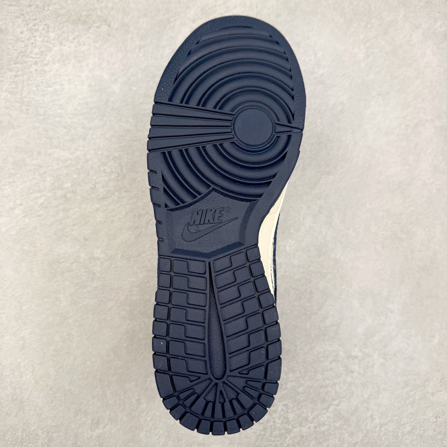 图片[9]-NK Dunk Low 定制配色 XS6089-589 大厂出品 极力推荐 原装头层材料 独家版型蒸餾加工帶來的是更好的视觉和脚感体验大厂纯原品质出货 清洁度 电绣工艺 皮料切割干净无任何毛边 细节完美 实拍调校N版已经零色差零失真 百分百还原实物色彩所见即所得 不存在货不对板色差等低级问题 选购参考实物拍摄 不混卖不参货 只用心做好货严格选品 承诺混一赔十 尺码：36 36.5 37.5 38 38.5 39 40 40.5 41 42 42.5 43 44 44.5 45-选品中心