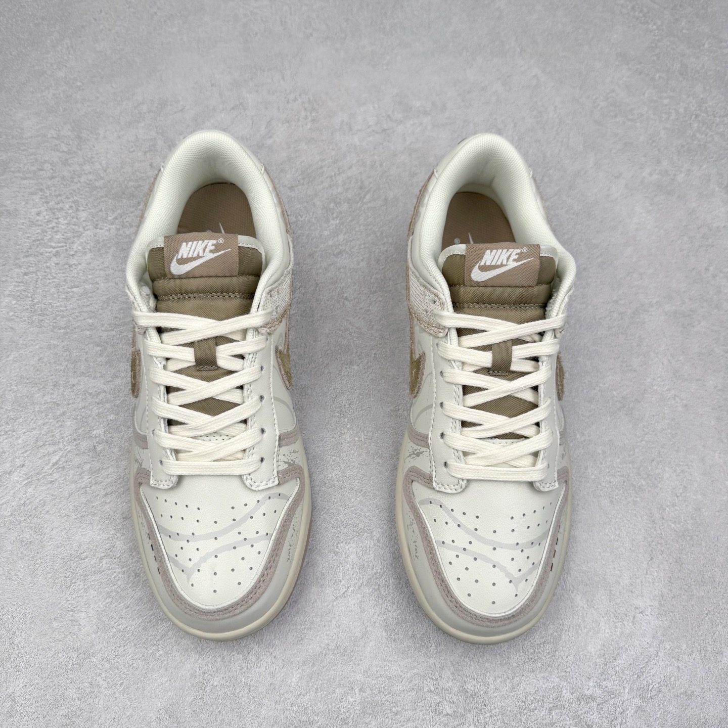 图片[2]-NK Dunk Low 定制配色 SC9207-417 大厂出品 极力推荐 原装头层材料 独家版型蒸餾加工帶來的是更好的视觉和脚感体验大厂纯原品质出货 清洁度 电绣工艺 皮料切割干净无任何毛边 细节完美 实拍调校N版已经零色差零失真 百分百还原实物色彩所见即所得 不存在货不对板色差等低级问题 选购参考实物拍摄 不混卖不参货 只用心做好货严格选品 承诺混一赔十 尺码：36 36.5 37.5 38 38.5 39 40 40.5 41 42 42.5 43 44 44.5 45-选品中心