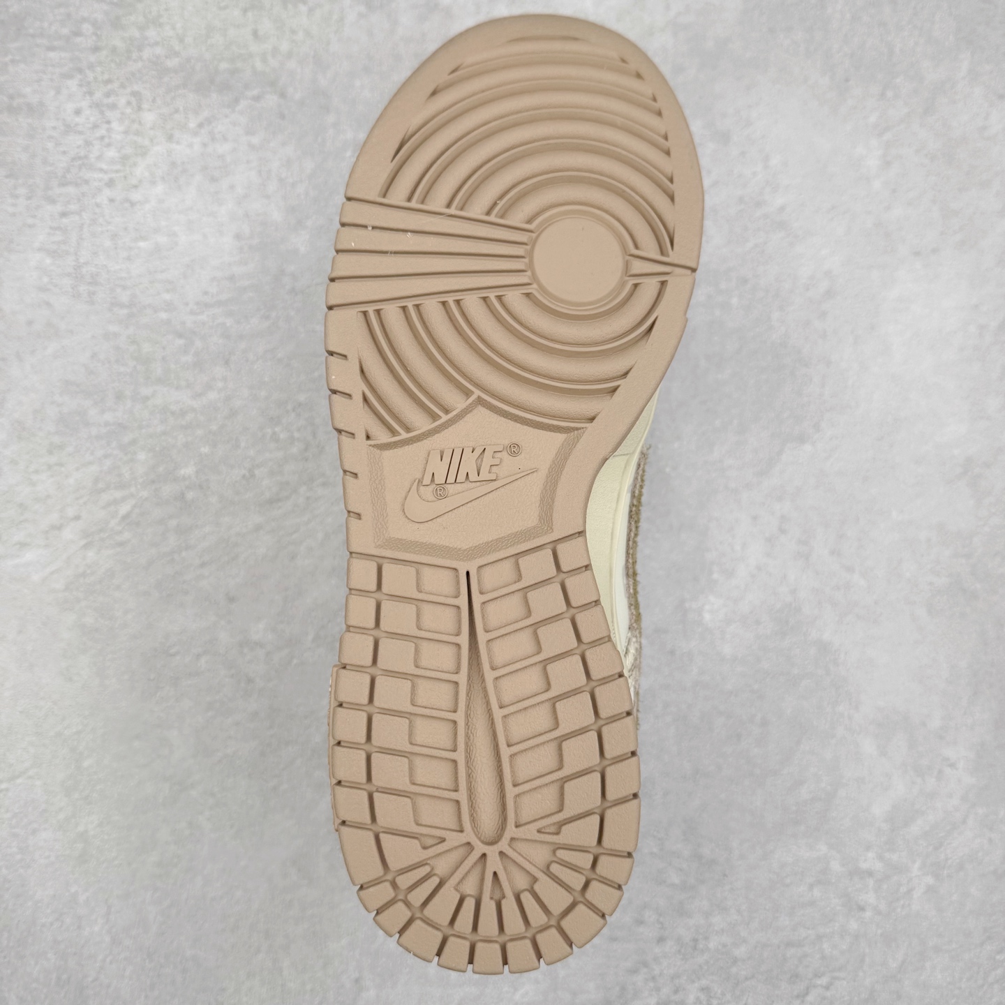 图片[9]-NK Dunk Low 定制配色 SC9207-417 大厂出品 极力推荐 原装头层材料 独家版型蒸餾加工帶來的是更好的视觉和脚感体验大厂纯原品质出货 清洁度 电绣工艺 皮料切割干净无任何毛边 细节完美 实拍调校N版已经零色差零失真 百分百还原实物色彩所见即所得 不存在货不对板色差等低级问题 选购参考实物拍摄 不混卖不参货 只用心做好货严格选品 承诺混一赔十 尺码：36 36.5 37.5 38 38.5 39 40 40.5 41 42 42.5 43 44 44.5 45-选品中心