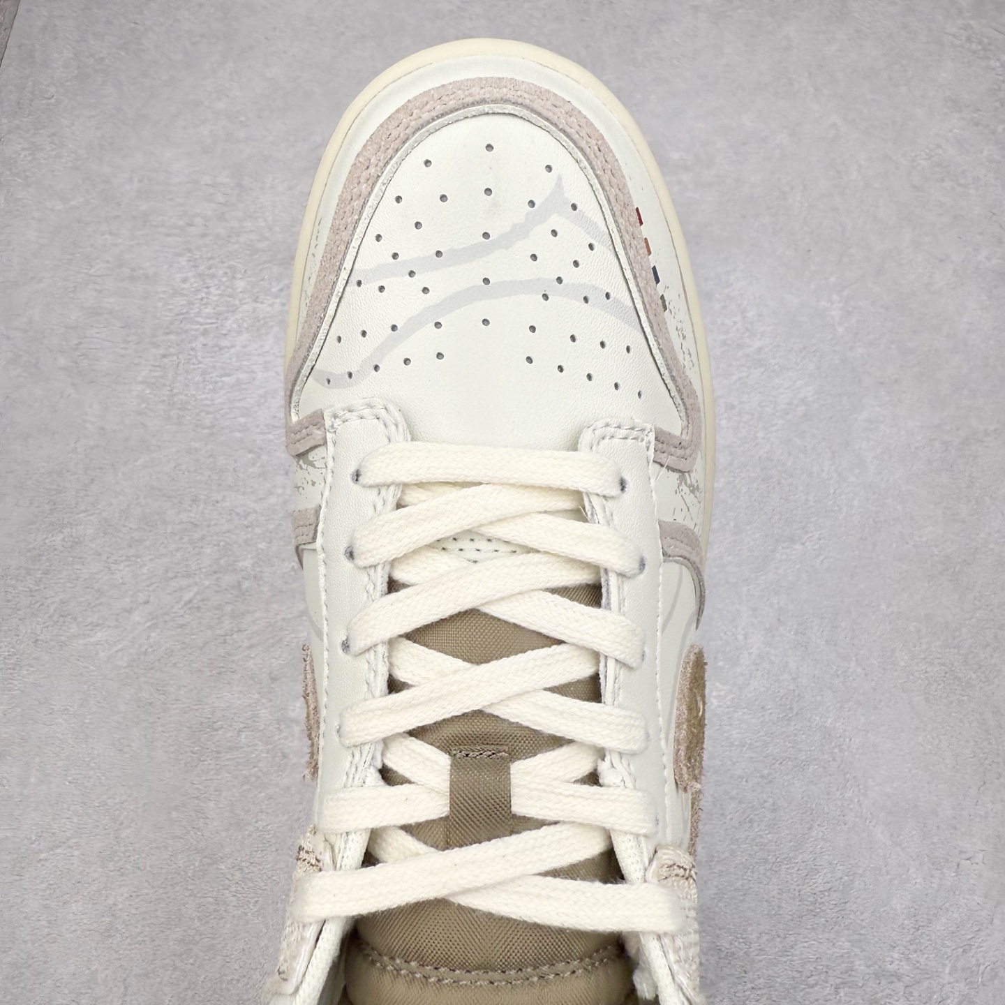 图片[4]-NK Dunk Low 定制配色 SC9207-417 大厂出品 极力推荐 原装头层材料 独家版型蒸餾加工帶來的是更好的视觉和脚感体验大厂纯原品质出货 清洁度 电绣工艺 皮料切割干净无任何毛边 细节完美 实拍调校N版已经零色差零失真 百分百还原实物色彩所见即所得 不存在货不对板色差等低级问题 选购参考实物拍摄 不混卖不参货 只用心做好货严格选品 承诺混一赔十 尺码：36 36.5 37.5 38 38.5 39 40 40.5 41 42 42.5 43 44 44.5 45-选品中心