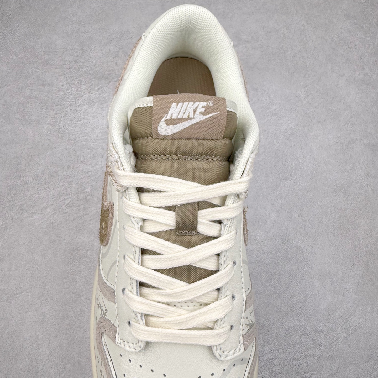 图片[5]-NK Dunk Low 定制配色 SC9207-417 大厂出品 极力推荐 原装头层材料 独家版型蒸餾加工帶來的是更好的视觉和脚感体验大厂纯原品质出货 清洁度 电绣工艺 皮料切割干净无任何毛边 细节完美 实拍调校N版已经零色差零失真 百分百还原实物色彩所见即所得 不存在货不对板色差等低级问题 选购参考实物拍摄 不混卖不参货 只用心做好货严格选品 承诺混一赔十 尺码：36 36.5 37.5 38 38.5 39 40 40.5 41 42 42.5 43 44 44.5 45-选品中心