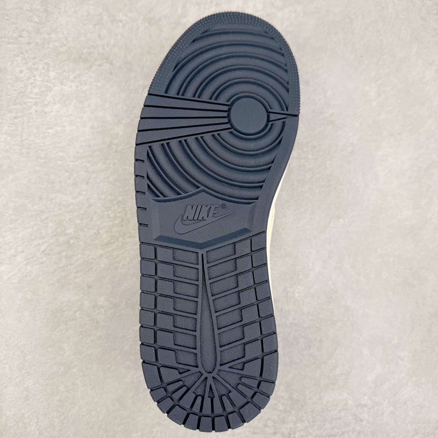 图片[9]-TS x Air Jordan AJ1 Low 倒钩低帮联名定制配色 LK1099-065 原厂内置气垫魔块 A模大底 头层小牛皮 鞋舌AJ原厂专用牛津布+AJ专用反口珍珠布+原厂无杂质高弹内里海棉+特殊封边弹力鞋带 实拍调校N版已经零色差零失真 百分百还原实物色彩所见即所得 不存在货不对板色差等低级问题 选购参考实物拍摄 不混卖不参货 只用心做好货严格选品 承诺混一赔十 尺码：36 36.5 37.5 38 38.5 39 40 40.5 41 42 42.5 43 44 44.5 45-选品中心