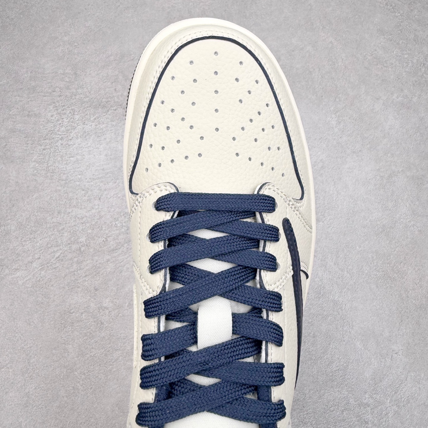 图片[4]-TS x Air Jordan AJ1 Low 倒钩低帮联名定制配色 LK1099-065 原厂内置气垫魔块 A模大底 头层小牛皮 鞋舌AJ原厂专用牛津布+AJ专用反口珍珠布+原厂无杂质高弹内里海棉+特殊封边弹力鞋带 实拍调校N版已经零色差零失真 百分百还原实物色彩所见即所得 不存在货不对板色差等低级问题 选购参考实物拍摄 不混卖不参货 只用心做好货严格选品 承诺混一赔十 尺码：36 36.5 37.5 38 38.5 39 40 40.5 41 42 42.5 43 44 44.5 45-选品中心