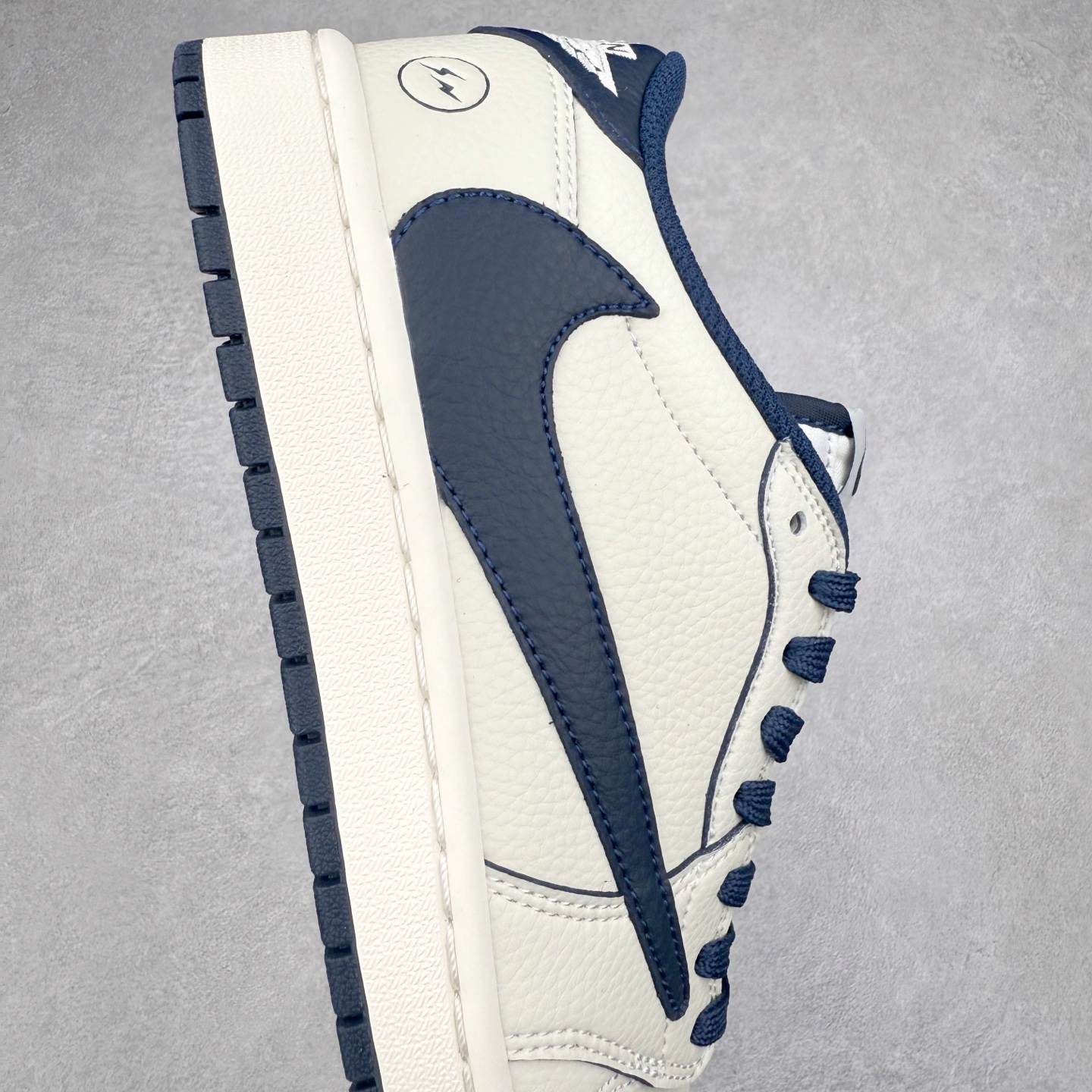 图片[6]-TS x Air Jordan AJ1 Low 倒钩低帮联名定制配色 LK1099-065 原厂内置气垫魔块 A模大底 头层小牛皮 鞋舌AJ原厂专用牛津布+AJ专用反口珍珠布+原厂无杂质高弹内里海棉+特殊封边弹力鞋带 实拍调校N版已经零色差零失真 百分百还原实物色彩所见即所得 不存在货不对板色差等低级问题 选购参考实物拍摄 不混卖不参货 只用心做好货严格选品 承诺混一赔十 尺码：36 36.5 37.5 38 38.5 39 40 40.5 41 42 42.5 43 44 44.5 45-选品中心