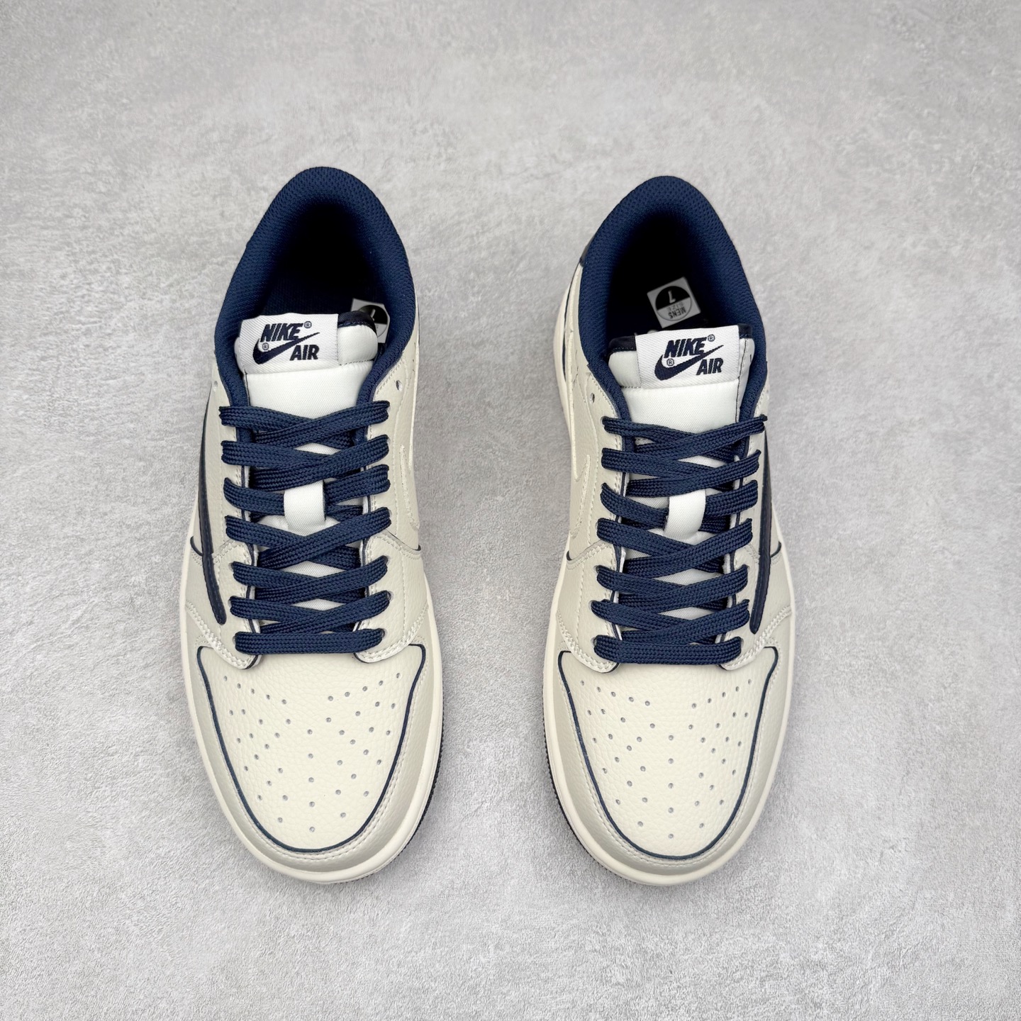 图片[2]-TS x Air Jordan AJ1 Low 倒钩低帮联名定制配色 LK1099-065 原厂内置气垫魔块 A模大底 头层小牛皮 鞋舌AJ原厂专用牛津布+AJ专用反口珍珠布+原厂无杂质高弹内里海棉+特殊封边弹力鞋带 实拍调校N版已经零色差零失真 百分百还原实物色彩所见即所得 不存在货不对板色差等低级问题 选购参考实物拍摄 不混卖不参货 只用心做好货严格选品 承诺混一赔十 尺码：36 36.5 37.5 38 38.5 39 40 40.5 41 42 42.5 43 44 44.5 45-选品中心
