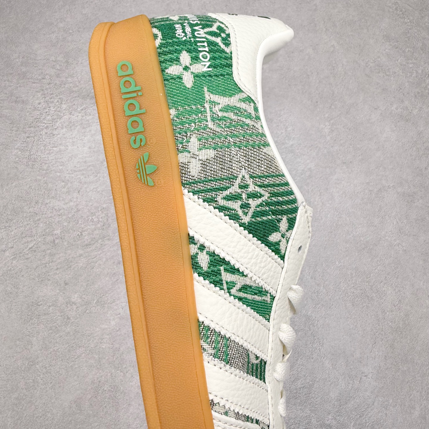 图片[6]-＃C2 AD Gazelle Indoor Trainers 羚羊内训系列低帮复古百搭休闲运动德训风板鞋 SC9207-733 90年代经典的复刻版！自60年代以足球训练鞋面世以来,Gazelle就以其经典设计席卷全球。1991年版本的复刻,再造经典Gazelle。采用皮革打造,搭配浊色细节,让这款经典更加简约。尺码：36 36⅔ 37⅓ 38 38⅔ 39⅓ 40 40⅔ 41⅓ 42 42⅔ 43⅓ 44⅓ 44⅔ 45-选品中心