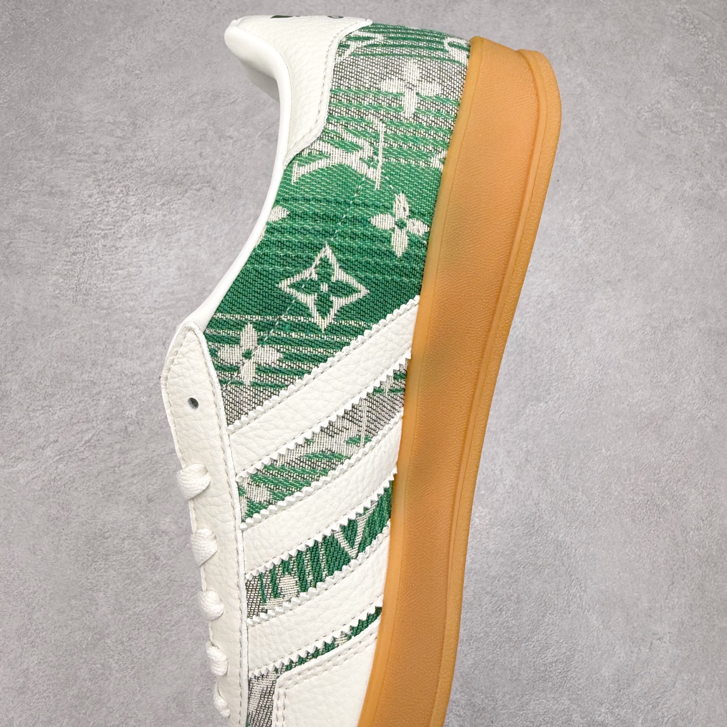 图片[7]-＃C2 AD Gazelle Indoor Trainers 羚羊内训系列低帮复古百搭休闲运动德训风板鞋 SC9207-733 90年代经典的复刻版！自60年代以足球训练鞋面世以来,Gazelle就以其经典设计席卷全球。1991年版本的复刻,再造经典Gazelle。采用皮革打造,搭配浊色细节,让这款经典更加简约。尺码：36 36⅔ 37⅓ 38 38⅔ 39⅓ 40 40⅔ 41⅓ 42 42⅔ 43⅓ 44⅓ 44⅔ 45-选品中心