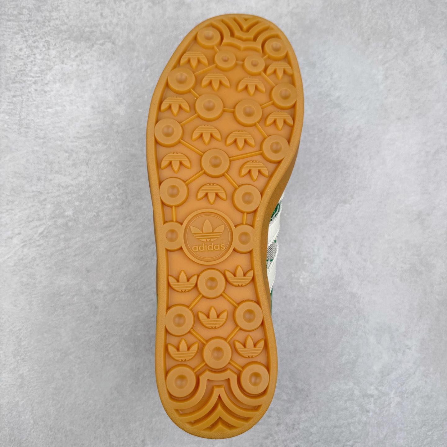 图片[9]-＃C2 AD Gazelle Indoor Trainers 羚羊内训系列低帮复古百搭休闲运动德训风板鞋 SC9207-733 90年代经典的复刻版！自60年代以足球训练鞋面世以来,Gazelle就以其经典设计席卷全球。1991年版本的复刻,再造经典Gazelle。采用皮革打造,搭配浊色细节,让这款经典更加简约。尺码：36 36⅔ 37⅓ 38 38⅔ 39⅓ 40 40⅔ 41⅓ 42 42⅔ 43⅓ 44⅓ 44⅔ 45-选品中心