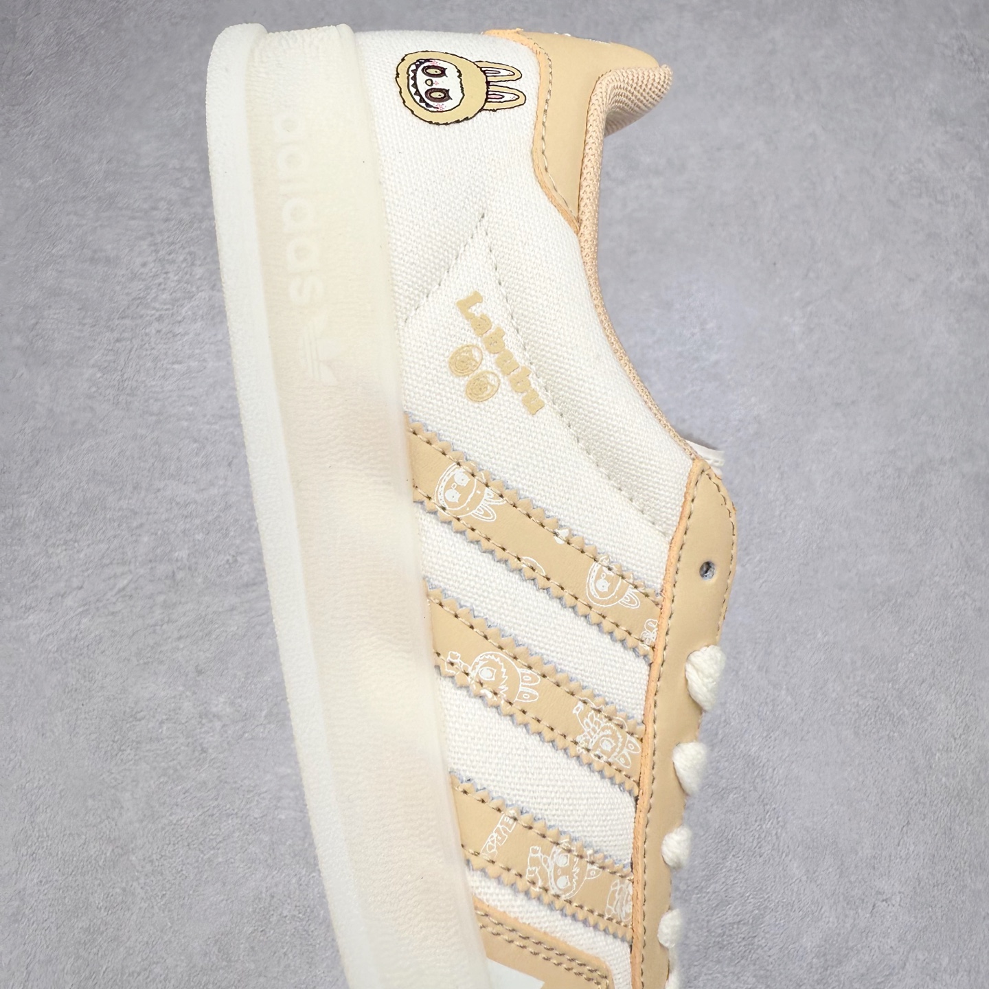 图片[6]-＃C2 AD Gazelle Indoor Trainers 羚羊内训系列低帮复古百搭休闲运动德训风板鞋 DM1234-016 90年代经典的复刻版！自60年代以足球训练鞋面世以来,Gazelle就以其经典设计席卷全球。1991年版本的复刻,再造经典Gazelle。采用皮革打造,搭配浊色细节,让这款经典更加简约。尺码：36 36⅔ 37⅓ 38 38⅔ 39⅓ 40 40⅔ 41⅓ 42 42⅔ 43⅓ 44⅓ 44⅔ 45-选品中心