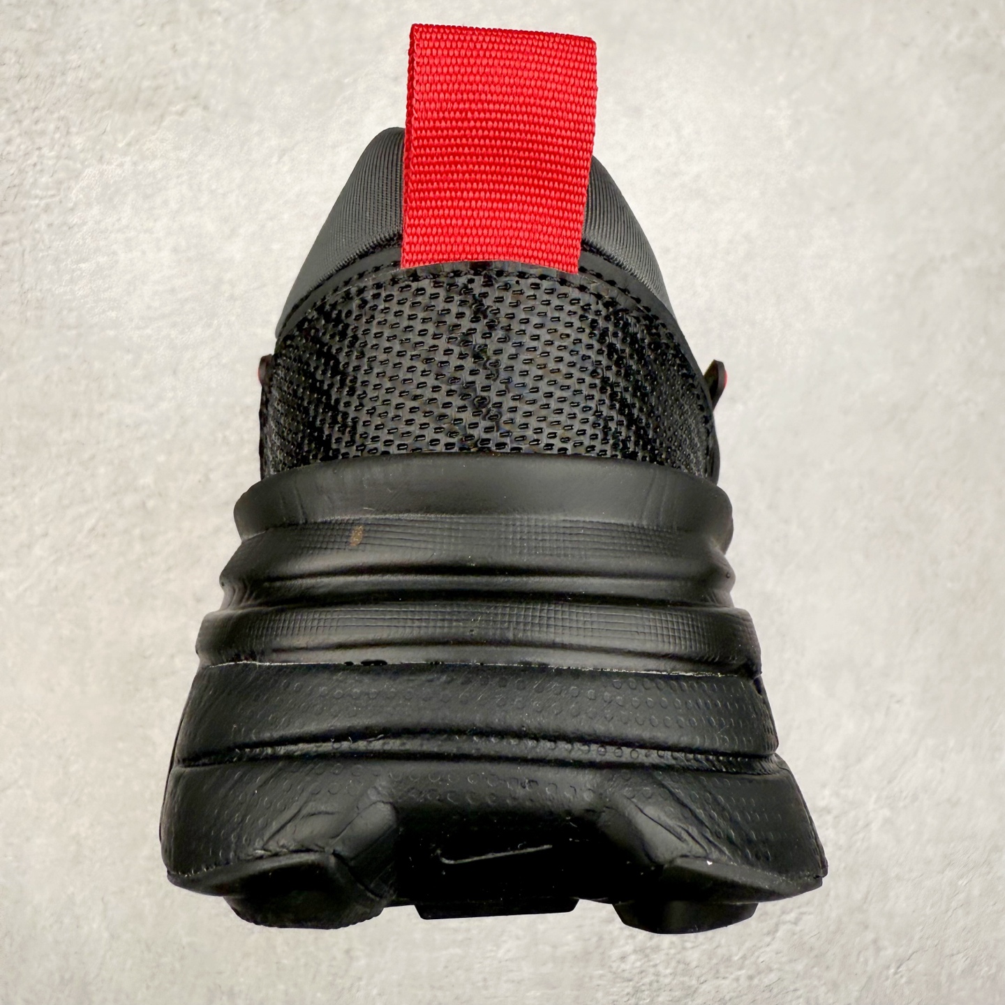 图片[8]-＃福利特价 NK V2K Runtekk 减震防滑低帮 复古老爹鞋跑步鞋 鞋款被命名为 Runtekk 设计上借鉴了 2000 年的跑鞋风格 配色上以金属银为主调 简练又有复古运动气质 材质上使用大面积网眼、皮革、TPU 组成 支撑和透气性肯定不错 中底处由 Cushlon 泡绵打造 保证在压马路时可以提供优秀脚感 并通过一手做旧氧化效果突出复古感 中底造型很容易让大家联想到巴黎世家3XL 增高效果同样不能忽视 尺码：36 36.5 37.5 38 38.5 39 40 40.5 41 42 42.5 43 44 44.5 45-选品中心