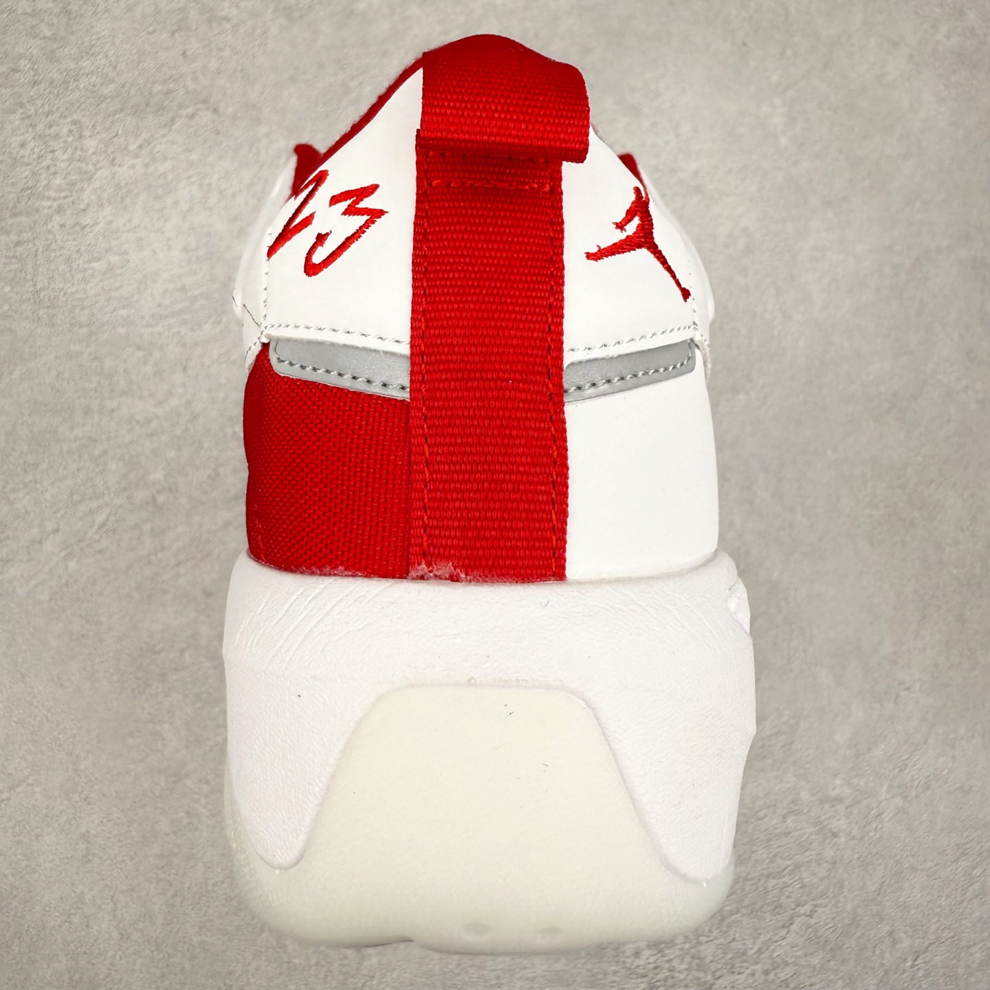 图片[8]-Jordan Max Aura 6 舒适百搭 减震耐磨 低帮 生活休闲鞋 实拍调校N版已经零色差零失真 百分百还原实物色彩所见即所得 不存在货不对板色差等低级问题 选购参考实物拍摄 不混卖不参货 只用心做好货严格选品 承诺混一赔十 尺码：36 36.5 37.5 38 38.5 39 40 40.5 41 42 42.5 43 44 44.5 45 46-选品中心