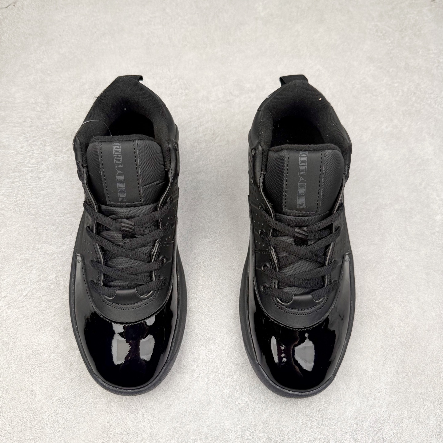 图片[2]-Jordan Max Aura 6 舒适百搭 减震耐磨 低帮 生活休闲鞋 实拍调校N版已经零色差零失真 百分百还原实物色彩所见即所得 不存在货不对板色差等低级问题 选购参考实物拍摄 不混卖不参货 只用心做好货严格选品 承诺混一赔十 尺码：36 36.5 37.5 38 38.5 39 40 40.5 41 42 42.5 43 44 44.5 45 46-选品中心