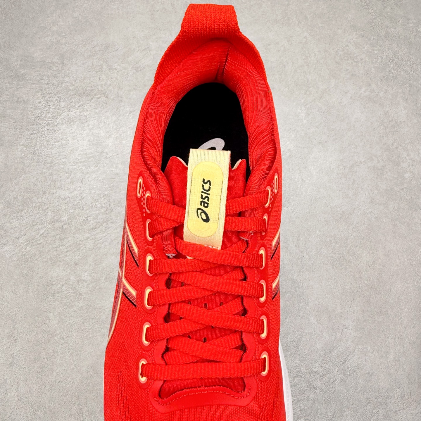 图片[5]-Asics Gel-Kayano 32 亚瑟士卡亚诺32代低帮专业有氧超轻量休闲运动全能慢跑鞋全球知名运动品牌ASICS正式推出新款GEL-KAYANO 32跑鞋，旨在通过全新稳定结构以提升产品可适性，满足跑者的足部稳定需求，让每一位跑者从起跑到结束都能够感受到焕然一新的稳定性与舒适性，从而帮助更多人找到身心平衡，获得自在舒适的健康生活方式。秉持着ASICS亚瑟士的设计哲学，全新一代GEL-KAYANO 32应运而生。为进一步升级产品的稳定性，GEL-KAYANO 采用了全新4D引导系统，通过内侧稳定装置提升可适性，满足足部稳定需求，帮助足弓迅速返回到平衡位置。作为基于生物力学研究打造的全新稳定结构，4D引导系统不仅提升了跑鞋对双脚的支撑性，它还将人体不同的运动状态纳入设计考量，帮助跑者在多种跑动强度下获得充足的稳定性和理想的舒适度。尺码：36 37 37.5 38 39.5 40 40.5 41.5 42 42.5 43.5 44 44.5 45-选品中心