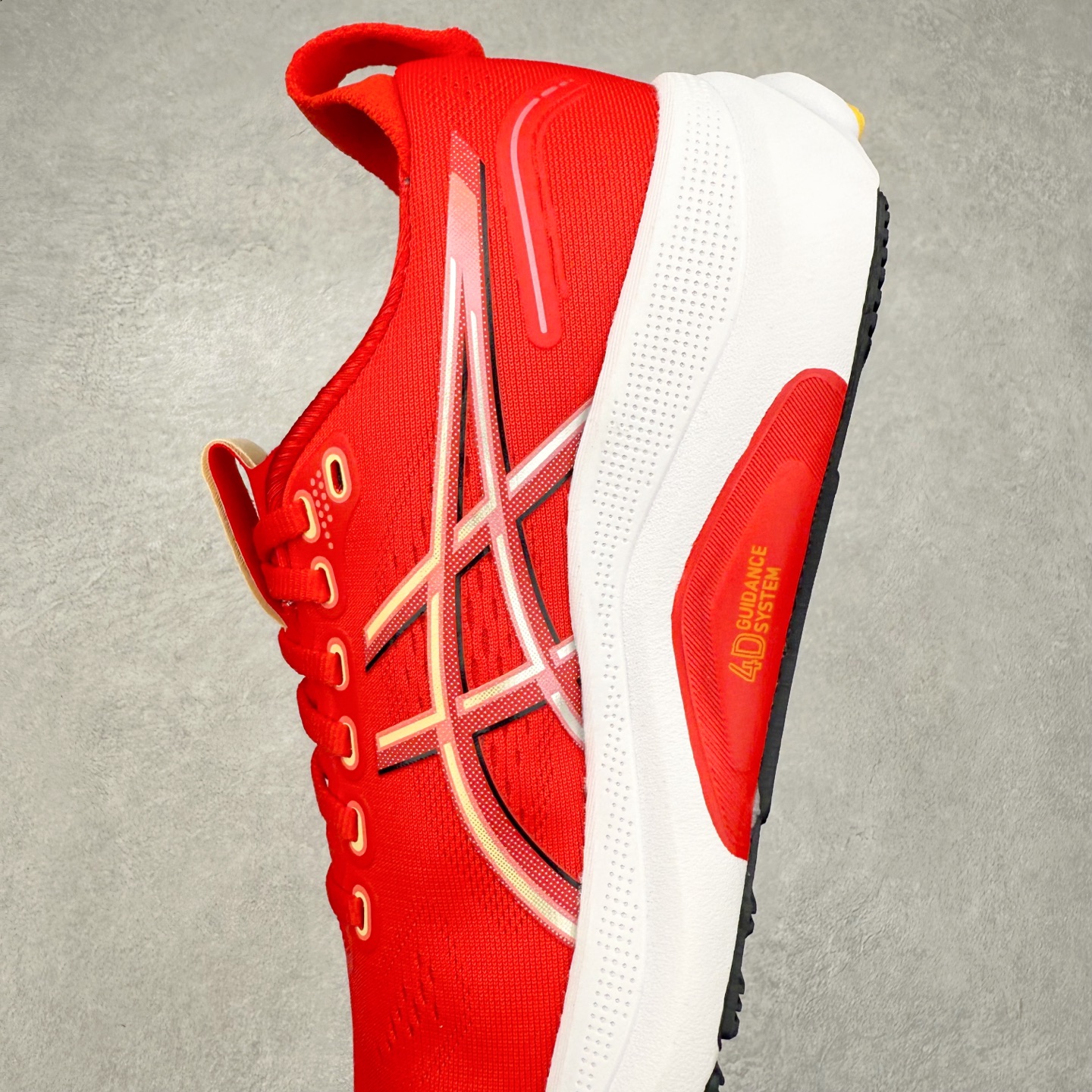 图片[7]-Asics Gel-Kayano 32 亚瑟士卡亚诺32代低帮专业有氧超轻量休闲运动全能慢跑鞋全球知名运动品牌ASICS正式推出新款GEL-KAYANO 32跑鞋，旨在通过全新稳定结构以提升产品可适性，满足跑者的足部稳定需求，让每一位跑者从起跑到结束都能够感受到焕然一新的稳定性与舒适性，从而帮助更多人找到身心平衡，获得自在舒适的健康生活方式。秉持着ASICS亚瑟士的设计哲学，全新一代GEL-KAYANO 32应运而生。为进一步升级产品的稳定性，GEL-KAYANO 采用了全新4D引导系统，通过内侧稳定装置提升可适性，满足足部稳定需求，帮助足弓迅速返回到平衡位置。作为基于生物力学研究打造的全新稳定结构，4D引导系统不仅提升了跑鞋对双脚的支撑性，它还将人体不同的运动状态纳入设计考量，帮助跑者在多种跑动强度下获得充足的稳定性和理想的舒适度。尺码：36 37 37.5 38 39.5 40 40.5 41.5 42 42.5 43.5 44 44.5 45-选品中心