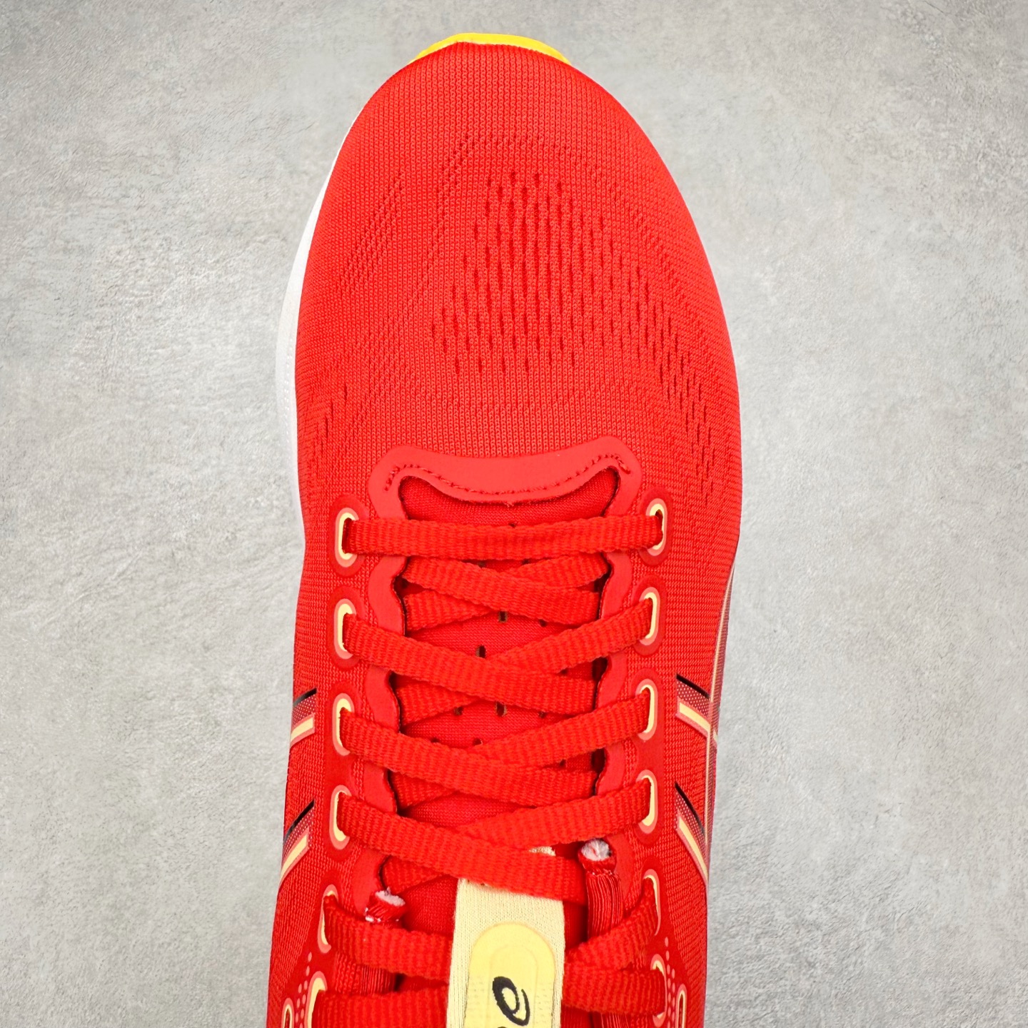 图片[4]-Asics Gel-Kayano 32 亚瑟士卡亚诺32代低帮专业有氧超轻量休闲运动全能慢跑鞋全球知名运动品牌ASICS正式推出新款GEL-KAYANO 32跑鞋，旨在通过全新稳定结构以提升产品可适性，满足跑者的足部稳定需求，让每一位跑者从起跑到结束都能够感受到焕然一新的稳定性与舒适性，从而帮助更多人找到身心平衡，获得自在舒适的健康生活方式。秉持着ASICS亚瑟士的设计哲学，全新一代GEL-KAYANO 32应运而生。为进一步升级产品的稳定性，GEL-KAYANO 采用了全新4D引导系统，通过内侧稳定装置提升可适性，满足足部稳定需求，帮助足弓迅速返回到平衡位置。作为基于生物力学研究打造的全新稳定结构，4D引导系统不仅提升了跑鞋对双脚的支撑性，它还将人体不同的运动状态纳入设计考量，帮助跑者在多种跑动强度下获得充足的稳定性和理想的舒适度。尺码：36 37 37.5 38 39.5 40 40.5 41.5 42 42.5 43.5 44 44.5 45-选品中心