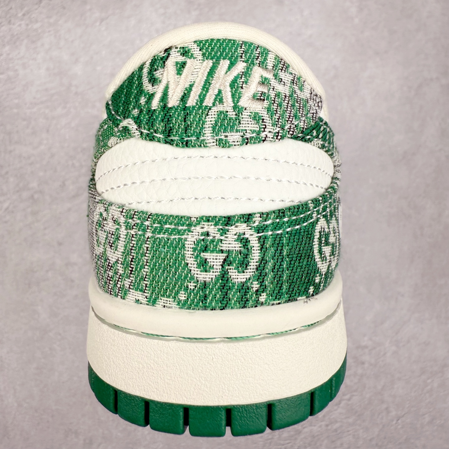 图片[8]-NK Dunk Low 定制配色 SC9207-420 大厂出品 极力推荐 原装头层材料 独家版型蒸餾加工帶來的是更好的视觉和脚感体验大厂纯原品质出货 清洁度 电绣工艺 皮料切割干净无任何毛边 细节完美 实拍调校N版已经零色差零失真 百分百还原实物色彩所见即所得 不存在货不对板色差等低级问题 选购参考实物拍摄 不混卖不参货 只用心做好货严格选品 承诺混一赔十 尺码：36 36.5 37.5 38 38.5 39 40 40.5 41 42 42.5 43 44 44.5 45-选品中心
