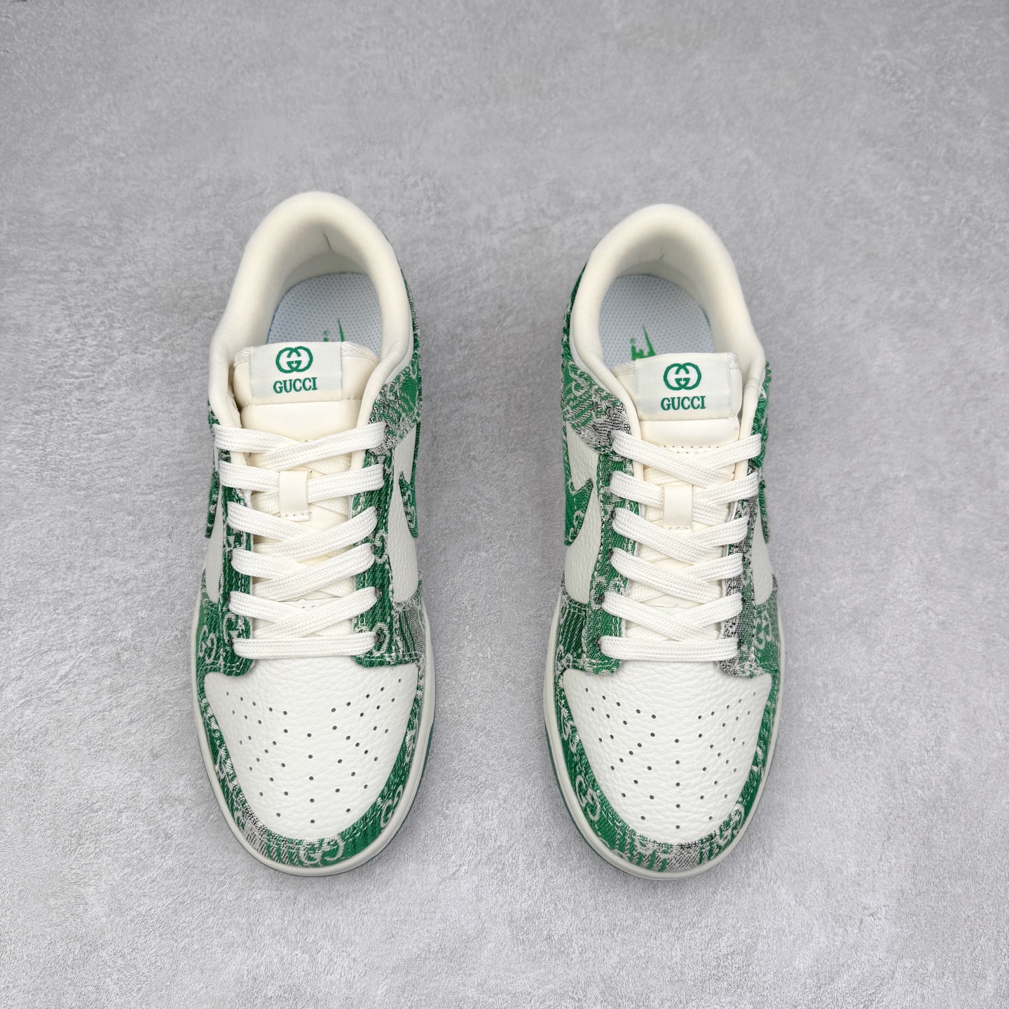 图片[2]-NK Dunk Low 定制配色 SC9207-420 大厂出品 极力推荐 原装头层材料 独家版型蒸餾加工帶來的是更好的视觉和脚感体验大厂纯原品质出货 清洁度 电绣工艺 皮料切割干净无任何毛边 细节完美 实拍调校N版已经零色差零失真 百分百还原实物色彩所见即所得 不存在货不对板色差等低级问题 选购参考实物拍摄 不混卖不参货 只用心做好货严格选品 承诺混一赔十 尺码：36 36.5 37.5 38 38.5 39 40 40.5 41 42 42.5 43 44 44.5 45-选品中心