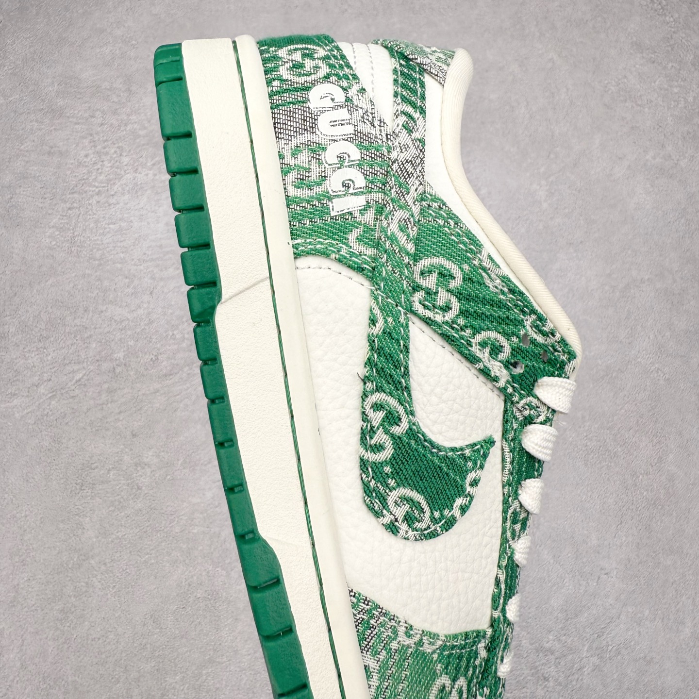 图片[6]-NK Dunk Low 定制配色 SC9207-420 大厂出品 极力推荐 原装头层材料 独家版型蒸餾加工帶來的是更好的视觉和脚感体验大厂纯原品质出货 清洁度 电绣工艺 皮料切割干净无任何毛边 细节完美 实拍调校N版已经零色差零失真 百分百还原实物色彩所见即所得 不存在货不对板色差等低级问题 选购参考实物拍摄 不混卖不参货 只用心做好货严格选品 承诺混一赔十 尺码：36 36.5 37.5 38 38.5 39 40 40.5 41 42 42.5 43 44 44.5 45-选品中心