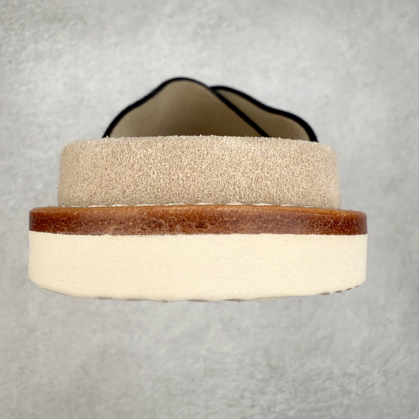 图片[8]-＃GD广顶 Brunello Cucinelli 绒面革 圆头露趾 防滑一字拖鞋 米色 Brunello Cucinelli是来自意大利的世界顶级奢侈品牌，被誉为低调奢华的“山羊绒之王”和“服装界真正的奢侈品”。很多人都知道羊绒Cashmere顶级、昂贵，一穿就脱不下来，还很容易和其他衣服相互搭配，但是，再也没有比Brunello Cucinelli 这个品牌更懂得把顶级的羊绒面料设计出一种“低调的奢华”的风格。尺码：35 36 37 38 39 40 41 42 43 44 45-选品中心