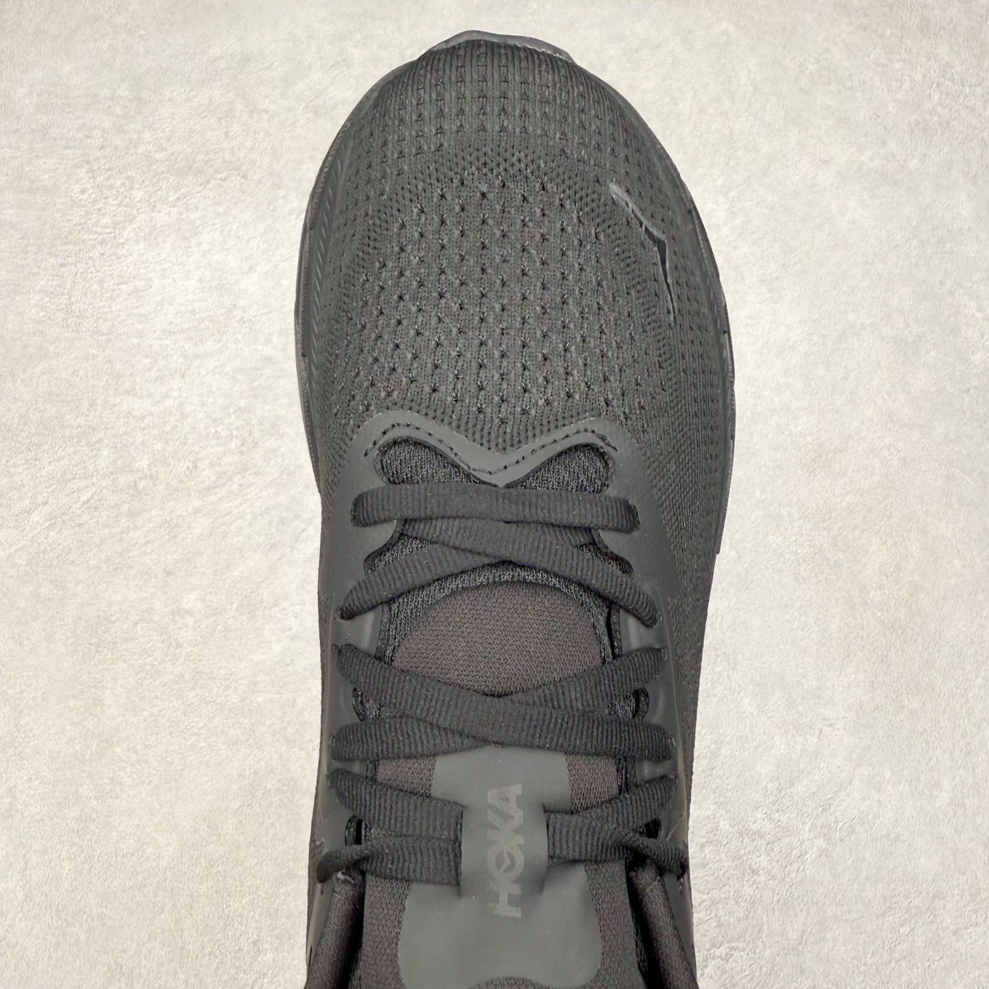 图片[4]-HOKA ONE ONE Arahi 7 舒适柔软防滑耐磨 低帮休闲跑步鞋 HOKA ONE ONE是来自美国的跑步鞋知名品牌，创立于2009年，始终致力于为所有跑者提供更新、更好的跑步装备。相比常规跑鞋，HOKA ONE ONE特别研发使用性能独特的几何形跑鞋中底，此种鞋底更厚、更高、回弹性也更好，除了卓越的缓冲性能，它还能为各种阶段的跑者带来更具动感、更加稳定的跑步体验。HOKAONE ONE从设计之初就清楚意识到，要保证跑者步幅的均匀一致，双脚自然而然的运动至关重要。实拍调校N版已经零色差零失真 百分百还原实物色彩所见即所得 不存在货不对板色差等低级问题 选购参考实物拍摄 不混卖不参货 只用心做好货严格选品 承诺混一赔十 尺码：36 36.5 37.5 38 38.5 39 40 40.5 41 42 42.5 43 44 44.5 45-选品中心