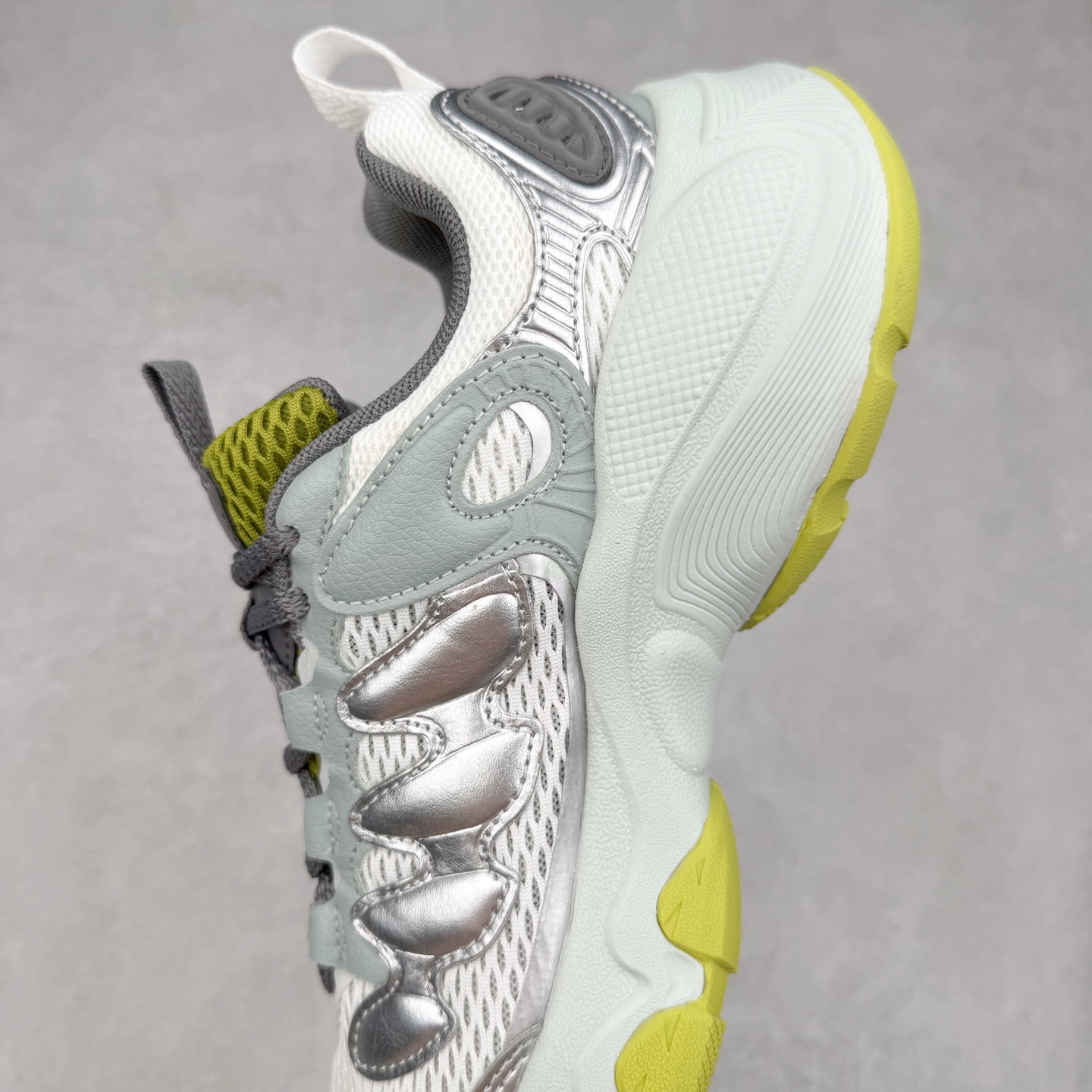 图片[7]-FILA TRUFFLE 斐乐蘑菇鞋摩登系列时尚百搭潮流休闲运动 织物合成革透气低帮跑步鞋 FUSION 系列传承了 FILA 的百年基因，融入年轻运动及潮流文化，成为引领变革、创新突破的一代。以“1+N” 的跨界合作模式重现经典的同时创造经典。带来最出其不意的跨界合作惊喜。同时，FILAFUSION把FILA 的 DNA 融入到定制体验里，你可以随心制造厲于你的产品。FILA FUSION 的鞋家族涵盖了老爹鞋、跑步鞋、网球鞋、季节款。风格复古新潮，满足了时尚人士出行及各类运动的搭配需求，成为当下年轻人筷拥的鞋类品牌之一。FILA FUSION 走进年轻人的世界，通过年轻人运动，街舞，滑板，篮球，展现 FILA FUSION 的潮流态度和年轻文化。FILA FUSION 认为末来属于引领变革、创新突破的年轻一代，让我们一起构成 FILA 未来的蓝图吧！尺码：35.5 36 36.5 37.5 38 38.5 39 40 40.5 41 42 42.5 43 44 44.5 45-选品中心