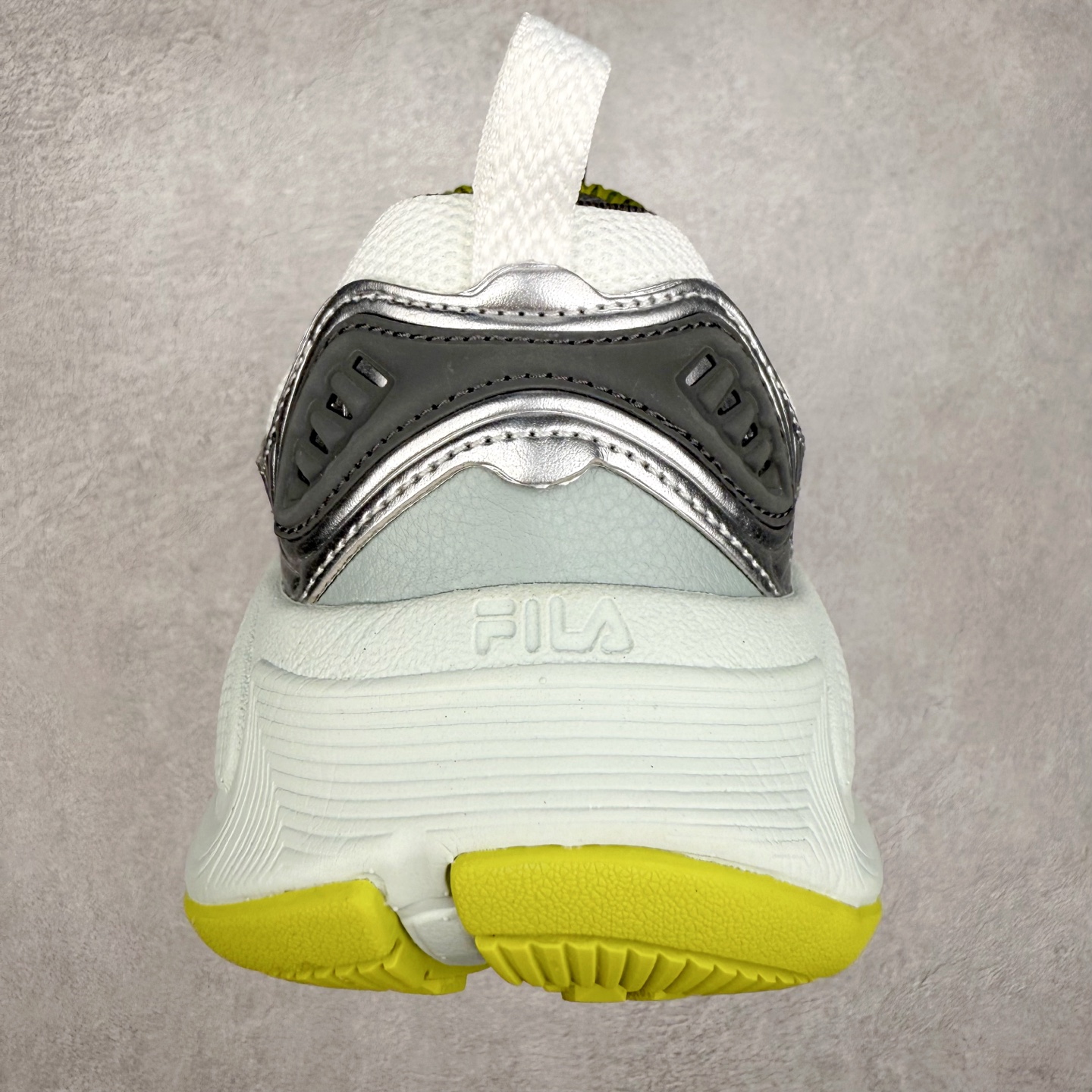 图片[8]-FILA TRUFFLE 斐乐蘑菇鞋摩登系列时尚百搭潮流休闲运动 织物合成革透气低帮跑步鞋 FUSION 系列传承了 FILA 的百年基因，融入年轻运动及潮流文化，成为引领变革、创新突破的一代。以“1+N” 的跨界合作模式重现经典的同时创造经典。带来最出其不意的跨界合作惊喜。同时，FILAFUSION把FILA 的 DNA 融入到定制体验里，你可以随心制造厲于你的产品。FILA FUSION 的鞋家族涵盖了老爹鞋、跑步鞋、网球鞋、季节款。风格复古新潮，满足了时尚人士出行及各类运动的搭配需求，成为当下年轻人筷拥的鞋类品牌之一。FILA FUSION 走进年轻人的世界，通过年轻人运动，街舞，滑板，篮球，展现 FILA FUSION 的潮流态度和年轻文化。FILA FUSION 认为末来属于引领变革、创新突破的年轻一代，让我们一起构成 FILA 未来的蓝图吧！尺码：35.5 36 36.5 37.5 38 38.5 39 40 40.5 41 42 42.5 43 44 44.5 45-选品中心