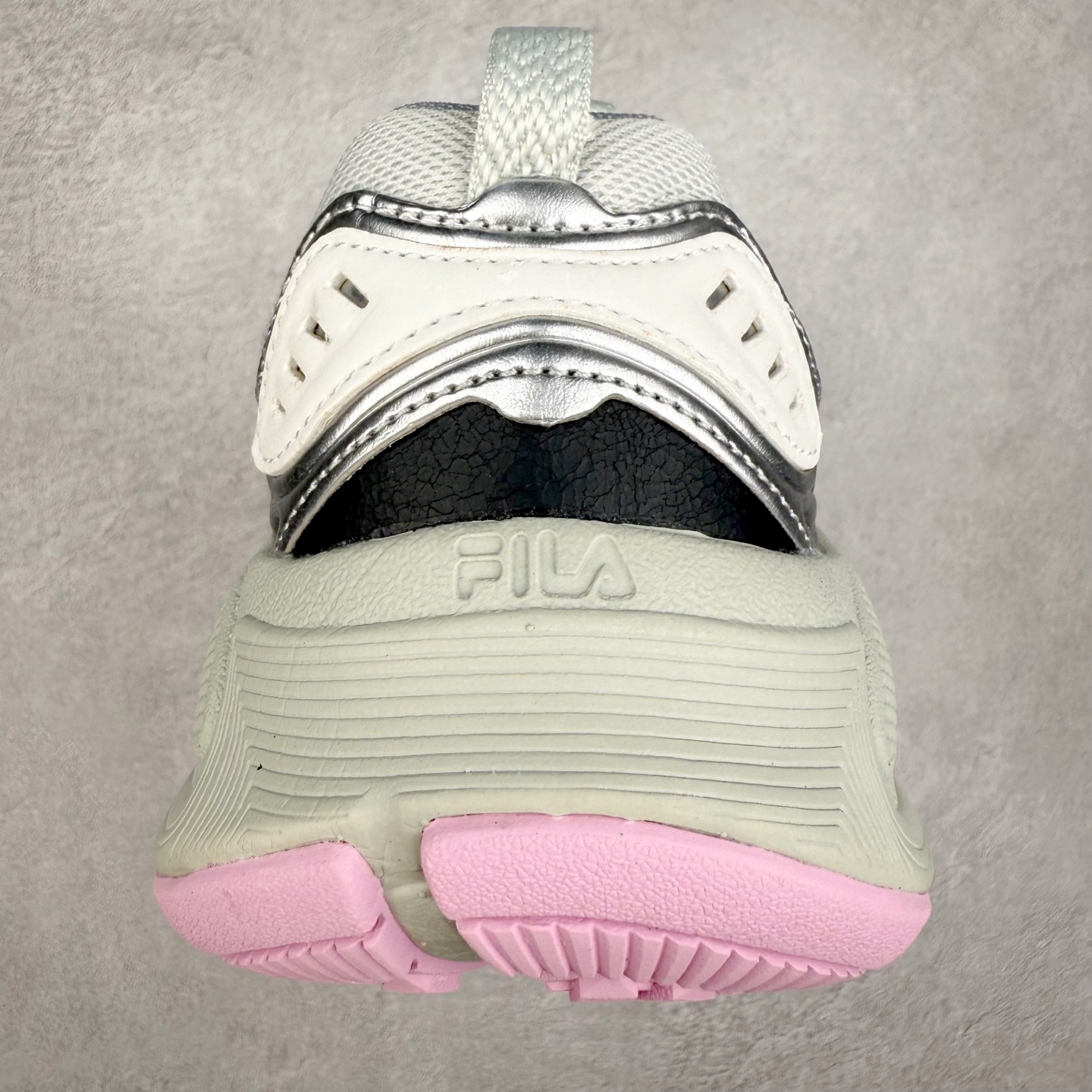 图片[8]-FILA TRUFFLE 斐乐蘑菇鞋摩登系列时尚百搭潮流休闲运动 织物合成革透气低帮跑步鞋 FUSION 系列传承了 FILA 的百年基因，融入年轻运动及潮流文化，成为引领变革、创新突破的一代。以“1+N” 的跨界合作模式重现经典的同时创造经典。带来最出其不意的跨界合作惊喜。同时，FILAFUSION把FILA 的 DNA 融入到定制体验里，你可以随心制造厲于你的产品。FILA FUSION 的鞋家族涵盖了老爹鞋、跑步鞋、网球鞋、季节款。风格复古新潮，满足了时尚人士出行及各类运动的搭配需求，成为当下年轻人筷拥的鞋类品牌之一。FILA FUSION 走进年轻人的世界，通过年轻人运动，街舞，滑板，篮球，展现 FILA FUSION 的潮流态度和年轻文化。FILA FUSION 认为末来属于引领变革、创新突破的年轻一代，让我们一起构成 FILA 未来的蓝图吧！尺码：35.5 36 36.5 37.5 38 38.5 39 40 40.5 41 42 42.5 43 44 44.5 45-选品中心