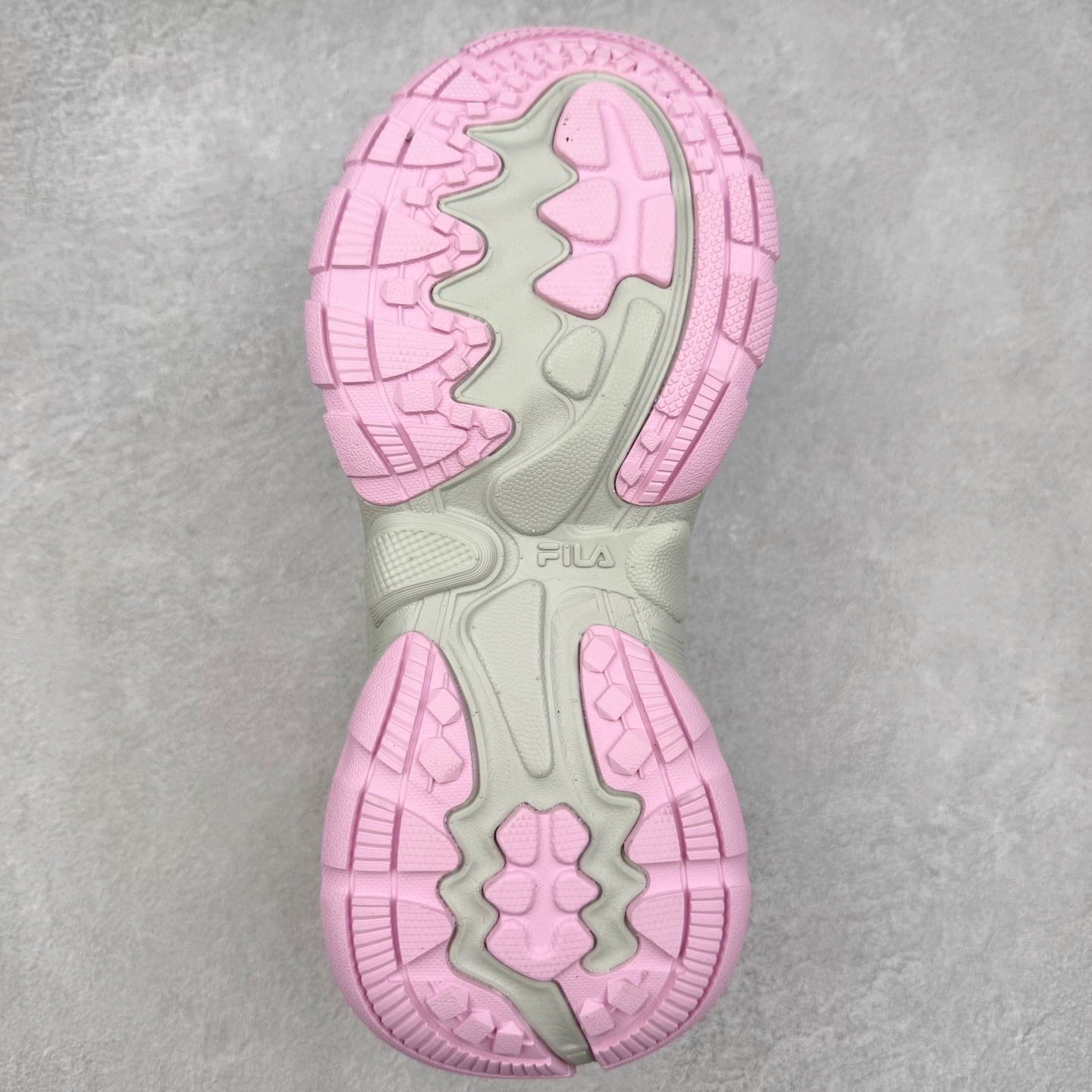 图片[9]-FILA TRUFFLE 斐乐蘑菇鞋摩登系列时尚百搭潮流休闲运动 织物合成革透气低帮跑步鞋 FUSION 系列传承了 FILA 的百年基因，融入年轻运动及潮流文化，成为引领变革、创新突破的一代。以“1+N” 的跨界合作模式重现经典的同时创造经典。带来最出其不意的跨界合作惊喜。同时，FILAFUSION把FILA 的 DNA 融入到定制体验里，你可以随心制造厲于你的产品。FILA FUSION 的鞋家族涵盖了老爹鞋、跑步鞋、网球鞋、季节款。风格复古新潮，满足了时尚人士出行及各类运动的搭配需求，成为当下年轻人筷拥的鞋类品牌之一。FILA FUSION 走进年轻人的世界，通过年轻人运动，街舞，滑板，篮球，展现 FILA FUSION 的潮流态度和年轻文化。FILA FUSION 认为末来属于引领变革、创新突破的年轻一代，让我们一起构成 FILA 未来的蓝图吧！尺码：35.5 36 36.5 37.5 38 38.5 39 40 40.5 41 42 42.5 43 44 44.5 45-选品中心