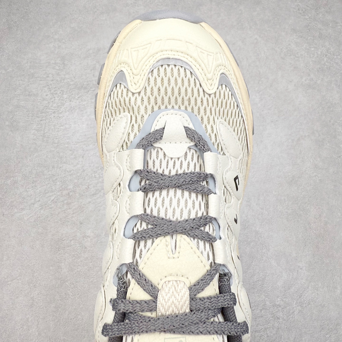 图片[4]-FILA TRUFFLE 斐乐蘑菇鞋摩登系列时尚百搭潮流休闲运动 织物合成革透气低帮跑步鞋 FUSION 系列传承了 FILA 的百年基因，融入年轻运动及潮流文化，成为引领变革、创新突破的一代。以“1+N” 的跨界合作模式重现经典的同时创造经典。带来最出其不意的跨界合作惊喜。同时，FILAFUSION把FILA 的 DNA 融入到定制体验里，你可以随心制造厲于你的产品。FILA FUSION 的鞋家族涵盖了老爹鞋、跑步鞋、网球鞋、季节款。风格复古新潮，满足了时尚人士出行及各类运动的搭配需求，成为当下年轻人筷拥的鞋类品牌之一。FILA FUSION 走进年轻人的世界，通过年轻人运动，街舞，滑板，篮球，展现 FILA FUSION 的潮流态度和年轻文化。FILA FUSION 认为末来属于引领变革、创新突破的年轻一代，让我们一起构成 FILA 未来的蓝图吧！尺码：35.5 36 36.5 37.5 38 38.5 39 40 40.5 41 42 42.5 43 44 44.5 45-选品中心