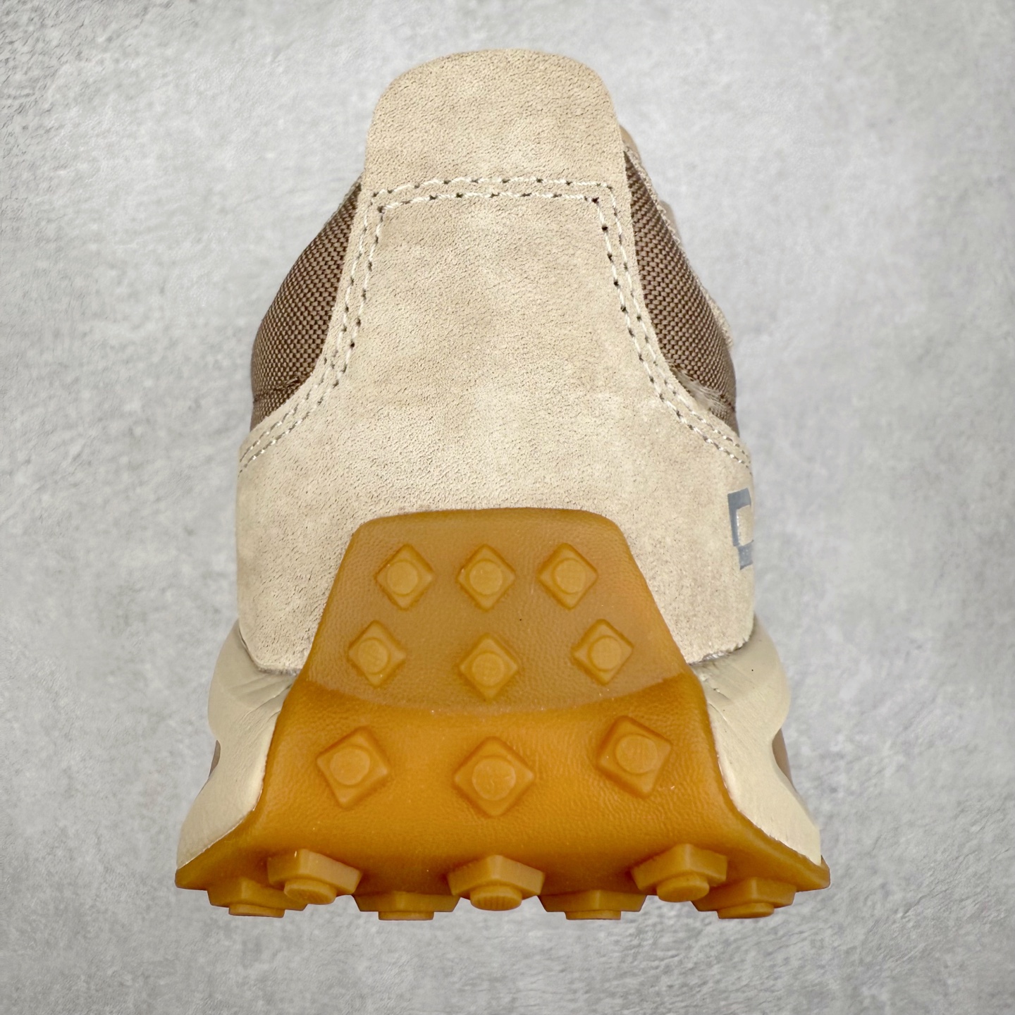 图片[8]-＃HP DESCENTE Trainer 迪桑特运动简约低帮生活休闲鞋 DESCENTE（迪桑特）创立于1935年，品牌名取自法语词汇，意为“滑降”。品牌箭头标识代表滑雪的三种技术“高速直线滑行”、“穿越”和“侧滑”，也寓意品牌在打造高端专业运动产品中不断追求完美的创新精神，致力于成为中国高端专业滑雪、综训、女子、铁人三项、高尔夫的第一品牌。实拍调校N版已经零色差零失真 百分百还原实物色彩所见即所得 不存在货不对板色差等低级问题 选购参考实物拍摄 不混卖不参货 只用心做好货严格选品 承诺混一赔十 尺码：36 36.5 37.5 38 38.5 39 40 40.5 41 42 42.5 43 44 44.5 45-选品中心