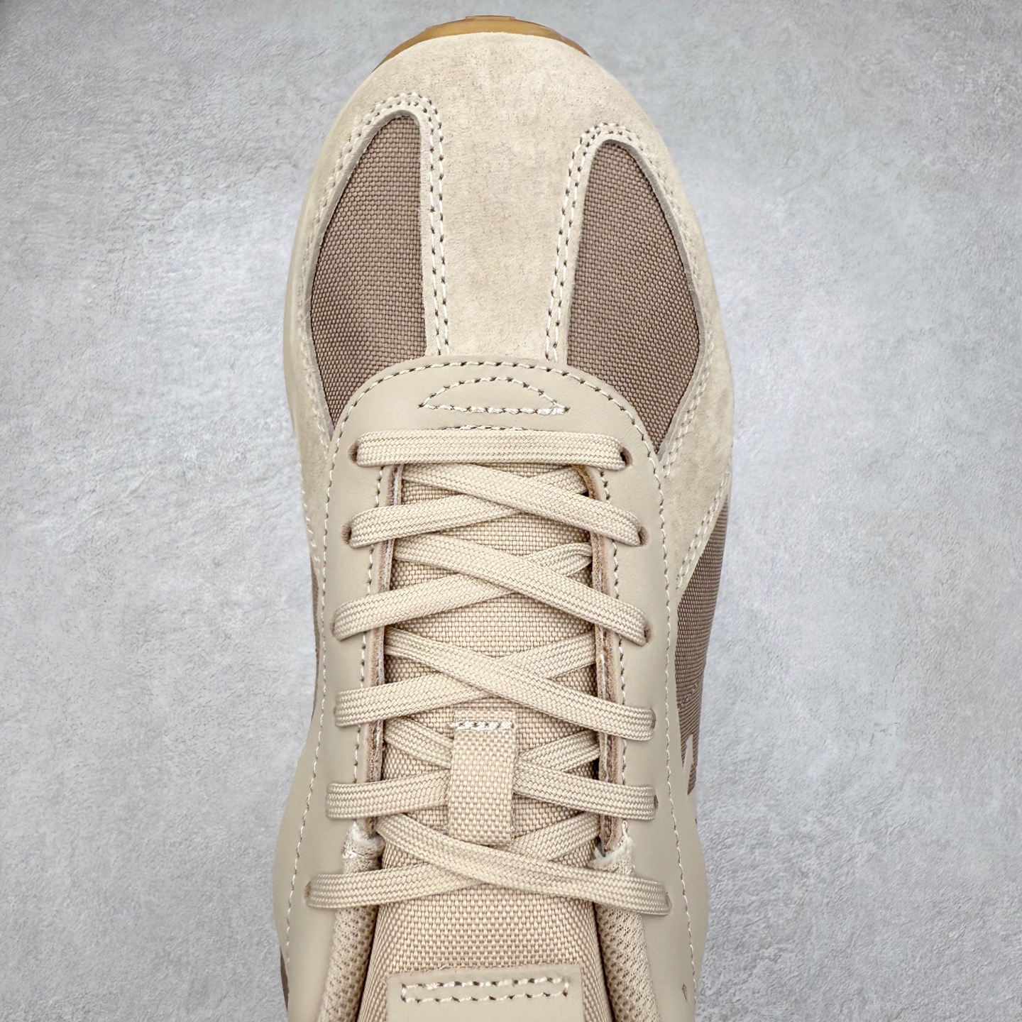 图片[4]-＃HP DESCENTE Trainer 迪桑特运动简约低帮生活休闲鞋 DESCENTE（迪桑特）创立于1935年，品牌名取自法语词汇，意为“滑降”。品牌箭头标识代表滑雪的三种技术“高速直线滑行”、“穿越”和“侧滑”，也寓意品牌在打造高端专业运动产品中不断追求完美的创新精神，致力于成为中国高端专业滑雪、综训、女子、铁人三项、高尔夫的第一品牌。实拍调校N版已经零色差零失真 百分百还原实物色彩所见即所得 不存在货不对板色差等低级问题 选购参考实物拍摄 不混卖不参货 只用心做好货严格选品 承诺混一赔十 尺码：36 36.5 37.5 38 38.5 39 40 40.5 41 42 42.5 43 44 44.5 45-选品中心