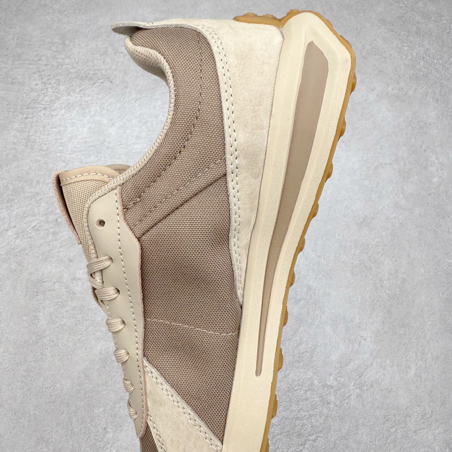 图片[7]-＃HP DESCENTE Trainer 迪桑特运动简约低帮生活休闲鞋 DESCENTE（迪桑特）创立于1935年，品牌名取自法语词汇，意为“滑降”。品牌箭头标识代表滑雪的三种技术“高速直线滑行”、“穿越”和“侧滑”，也寓意品牌在打造高端专业运动产品中不断追求完美的创新精神，致力于成为中国高端专业滑雪、综训、女子、铁人三项、高尔夫的第一品牌。实拍调校N版已经零色差零失真 百分百还原实物色彩所见即所得 不存在货不对板色差等低级问题 选购参考实物拍摄 不混卖不参货 只用心做好货严格选品 承诺混一赔十 尺码：36 36.5 37.5 38 38.5 39 40 40.5 41 42 42.5 43 44 44.5 45-选品中心