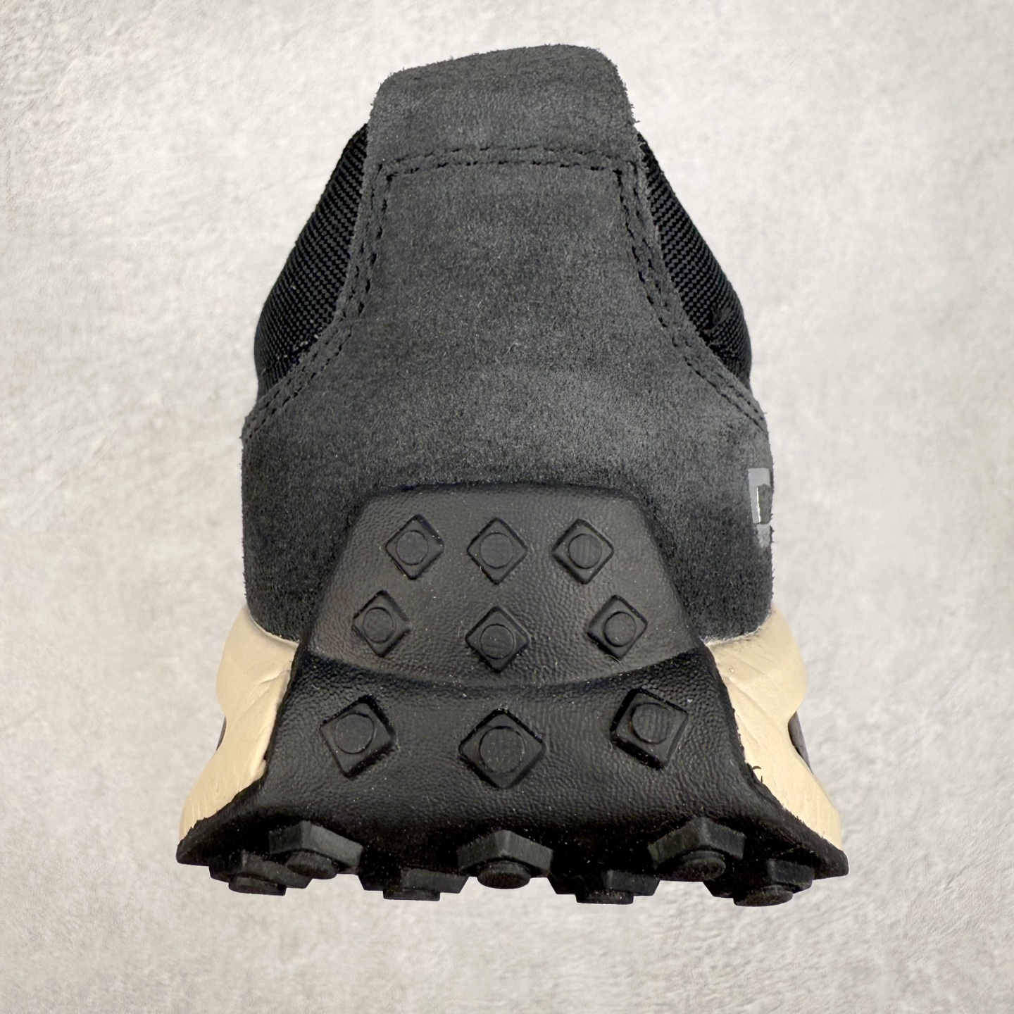 图片[8]-＃HP DESCENTE Trainer 迪桑特运动简约低帮生活休闲鞋 DESCENTE（迪桑特）创立于1935年，品牌名取自法语词汇，意为“滑降”。品牌箭头标识代表滑雪的三种技术“高速直线滑行”、“穿越”和“侧滑”，也寓意品牌在打造高端专业运动产品中不断追求完美的创新精神，致力于成为中国高端专业滑雪、综训、女子、铁人三项、高尔夫的第一品牌。实拍调校N版已经零色差零失真 百分百还原实物色彩所见即所得 不存在货不对板色差等低级问题 选购参考实物拍摄 不混卖不参货 只用心做好货严格选品 承诺混一赔十 尺码：36 36.5 37.5 38 38.5 39 40 40.5 41 42 42.5 43 44 44.5 45-选品中心