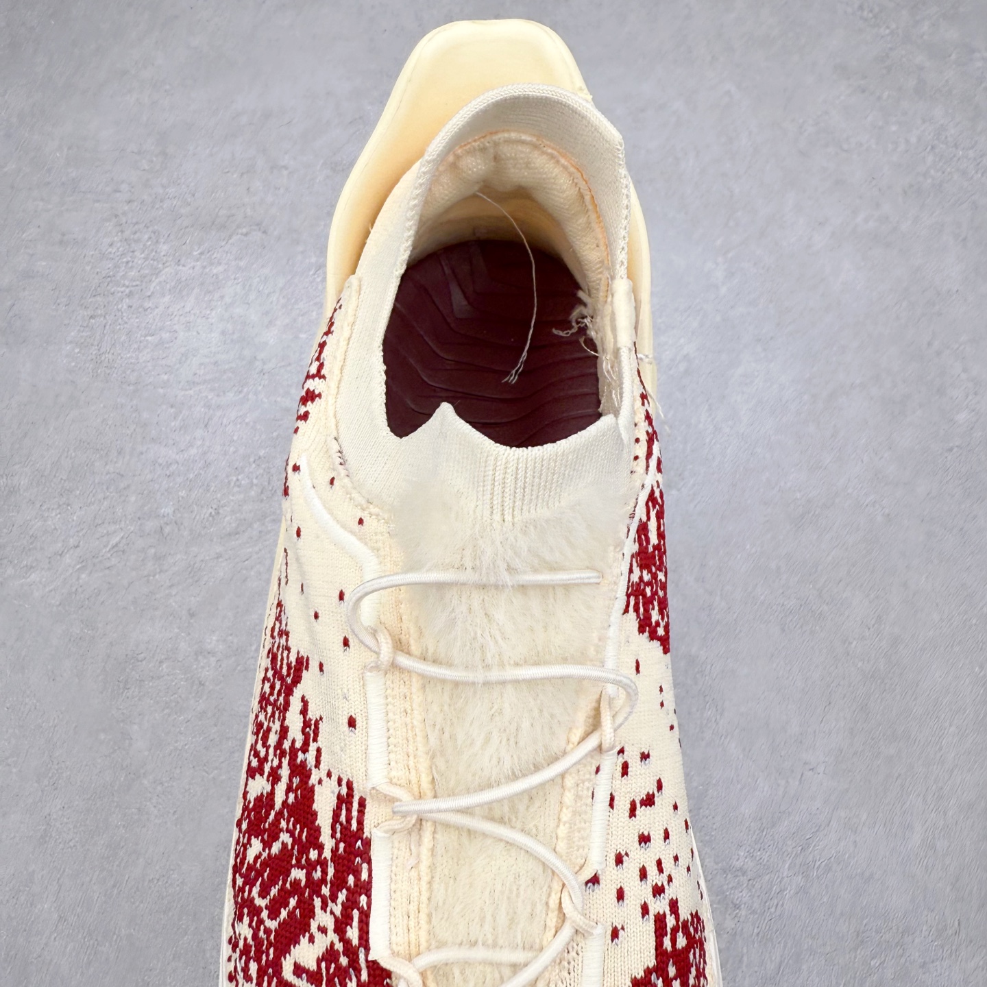 图片[5]-paria FARZANEH x HOKA ONE ONE Restore TC Chukka 柔软舒适防滑耐磨中帮生活休闲鞋 男女同款 HOKA ONE ONE是来自美国的跑步鞋知名品牌，创立于2009年，始终致力于为所有跑者提供更新、更好的跑步装备。相比常规跑鞋，HOKA ONE ONE特别研发使用性能独特的几何形跑鞋中底，此种鞋底更厚、更高、回弹性也更好，除了卓越的缓冲性能，它还能为各种阶段的跑者带来更具动感、更加稳定的跑步体验。HOKAONE ONE从设计之初就清楚意识到，要保证跑者步幅的均匀一致，双脚自然而然的运动至关重要。实拍调校N版已经零色差零失真 百分百还原实物色彩所见即所得 不存在货不对板色差等低级问题 选购参考实物拍摄 不混卖不参货 只用心做好货严格选品 承诺混一赔十 尺码：36 36.5 37.5 38 38.5 39 40 40.5 41 42 42.5 43 44 44.5 45-选品中心