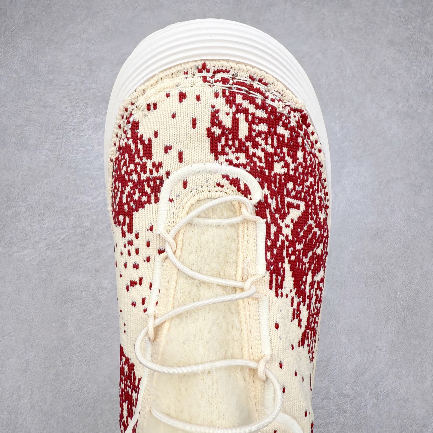 图片[4]-paria FARZANEH x HOKA ONE ONE Restore TC Chukka 柔软舒适防滑耐磨中帮生活休闲鞋 男女同款 HOKA ONE ONE是来自美国的跑步鞋知名品牌，创立于2009年，始终致力于为所有跑者提供更新、更好的跑步装备。相比常规跑鞋，HOKA ONE ONE特别研发使用性能独特的几何形跑鞋中底，此种鞋底更厚、更高、回弹性也更好，除了卓越的缓冲性能，它还能为各种阶段的跑者带来更具动感、更加稳定的跑步体验。HOKAONE ONE从设计之初就清楚意识到，要保证跑者步幅的均匀一致，双脚自然而然的运动至关重要。实拍调校N版已经零色差零失真 百分百还原实物色彩所见即所得 不存在货不对板色差等低级问题 选购参考实物拍摄 不混卖不参货 只用心做好货严格选品 承诺混一赔十 尺码：36 36.5 37.5 38 38.5 39 40 40.5 41 42 42.5 43 44 44.5 45-选品中心