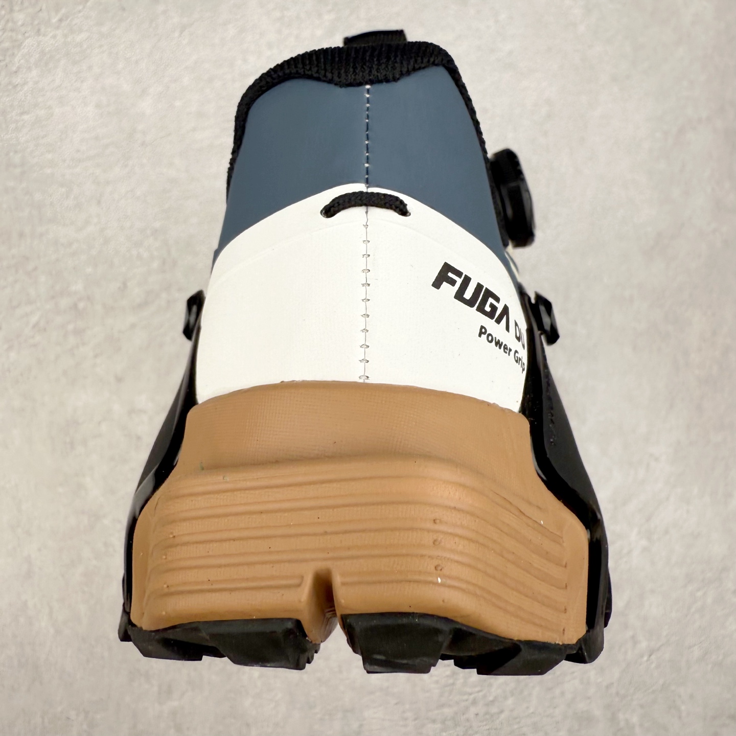 图片[8]-KAILAS FUGA DU BOA 凯乐石 黑山大坡王越野机能跑鞋 这双黑山整体呈现了多样的黑灰银搭配 鞋面主体部分采用网状薄翼材质中底是大坡王最具特色的山形结构 鞋带采用 BOA 旋钮快速穿脱系统 Vibram Megagrip 延续大坡王超强抓地 多重元素组合而成的造型和颜色设计让整双鞋观感丰富而又统一 整双鞋的技术和材料应用使得科技感十足颜色和脚感适合各类场景和场所穿着！ 尺码：36 36.5 37 37.5 38 39 39.5 40 41 41.5 42 42.5 43 44 44.5 45-选品中心