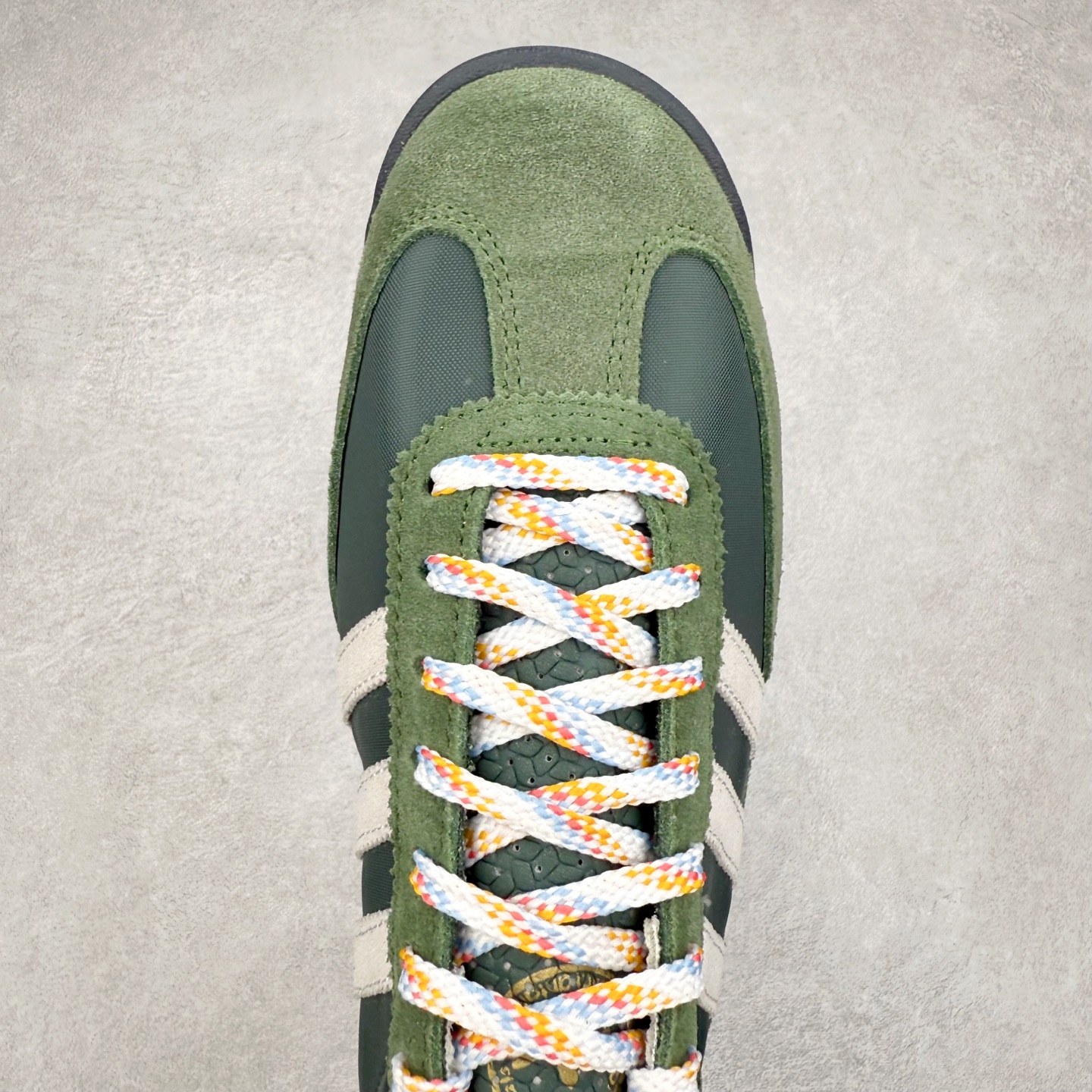 图片[4]-＃HP纯原 AD Wmns SL72 OG 系列德训足球风百搭低帮休闲运动板鞋 JR9416 采用高弹EVA+MODEL+RB三层组合底 区别市面RB一体大底 三层组合鞋底重量与原鞋一致 Originals 将有「T 头鞋」造型的诞生于 1972 年的 SL72 鞋款复刻带回 各位买鞋又有新选择了 1972 年 SL72 问世后 引领了后来阿迪达斯的跑鞋发展方向 其中「SL」代表了 Super Light 彰显了产品轻便的特性 1972 年 SL72 问世后 引领了后来阿迪达斯的跑鞋发展方向 其中「SL」代表了 Super Light 彰显了产品轻便的特性 这次 Originals 延续其轻质经典的基因 带来男女两款 SL72 男生款带来 SL72 RS 鞋型 RS 意为 Reshaped（重塑）鞋款在保留了经典的外观基础上 在尼龙材质里增加了填充物 使鞋型更加挺立和饱满 鞋头则更加圆润 鞋底的 EVA 材质则增加了鞋款的高度 女生款则带来 SL72 OG W 鞋型 OG 顾名思义则是致敬经典款式 相较于 RS（Reshaped）鞋款 鞋身更加纤细 其整体鞋身轮廓、线条、细节、材质上尊崇 70 年代 SL72 的设计 还原经典味道 尺码：36 36⅔ 37⅓ 38 38⅔ 39⅓ 40 40⅔ 41⅓ 42 42⅔ 43⅓ 44 44⅔ 45-选品中心