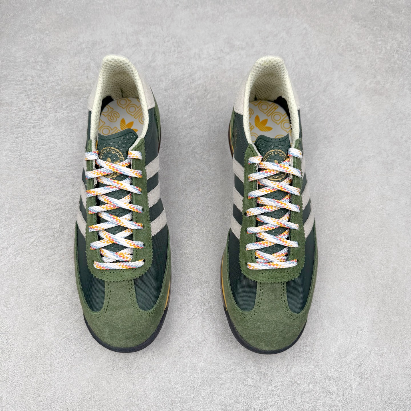 图片[2]-＃HP纯原 AD Wmns SL72 OG 系列德训足球风百搭低帮休闲运动板鞋 JR9416 采用高弹EVA+MODEL+RB三层组合底 区别市面RB一体大底 三层组合鞋底重量与原鞋一致 Originals 将有「T 头鞋」造型的诞生于 1972 年的 SL72 鞋款复刻带回 各位买鞋又有新选择了 1972 年 SL72 问世后 引领了后来阿迪达斯的跑鞋发展方向 其中「SL」代表了 Super Light 彰显了产品轻便的特性 1972 年 SL72 问世后 引领了后来阿迪达斯的跑鞋发展方向 其中「SL」代表了 Super Light 彰显了产品轻便的特性 这次 Originals 延续其轻质经典的基因 带来男女两款 SL72 男生款带来 SL72 RS 鞋型 RS 意为 Reshaped（重塑）鞋款在保留了经典的外观基础上 在尼龙材质里增加了填充物 使鞋型更加挺立和饱满 鞋头则更加圆润 鞋底的 EVA 材质则增加了鞋款的高度 女生款则带来 SL72 OG W 鞋型 OG 顾名思义则是致敬经典款式 相较于 RS（Reshaped）鞋款 鞋身更加纤细 其整体鞋身轮廓、线条、细节、材质上尊崇 70 年代 SL72 的设计 还原经典味道 尺码：36 36⅔ 37⅓ 38 38⅔ 39⅓ 40 40⅔ 41⅓ 42 42⅔ 43⅓ 44 44⅔ 45-选品中心