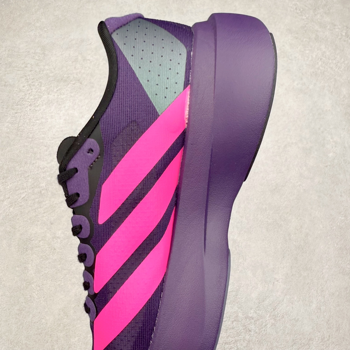 图片[7]-＃福利特价 AD Adizero EVO SL 马拉松竞速专业跑鞋 CELERMESH针织网面非常轻薄 纤维间的缝隙很大 可以保证跑步时的透气、排汗效果 鞋舌直接与两侧的内衬和鞋底连接在一起 在跑步过程中不会被鞋舌的左右移动所困扰 在标准鞋带孔的基础上再拓宽一组鞋带孔 适合不同脚型的需求 突破性 EnergyRods 技术，有助于跑者实现更好的成绩 中底独特的LIGHTSTRIKE PRO泡棉材质 微弹感觉在跑步过程中给予了良好的支撑体验 对于顶级精英和高水平进阶跑者来说 ADIOS PRO是一双值得信赖的竞速比赛用鞋 尺码：36 36.5 37.5 38 38.5 39 40 40.5 41 42 42.5 43 44 44.5 45-选品中心