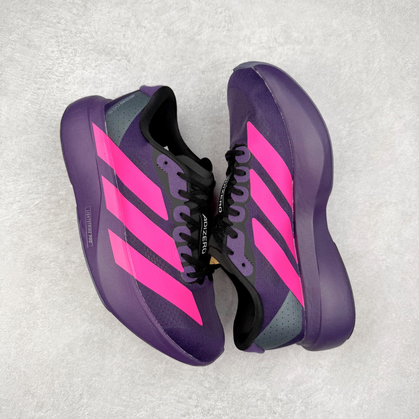 图片[3]-＃福利特价 AD Adizero EVO SL 马拉松竞速专业跑鞋 CELERMESH针织网面非常轻薄 纤维间的缝隙很大 可以保证跑步时的透气、排汗效果 鞋舌直接与两侧的内衬和鞋底连接在一起 在跑步过程中不会被鞋舌的左右移动所困扰 在标准鞋带孔的基础上再拓宽一组鞋带孔 适合不同脚型的需求 突破性 EnergyRods 技术，有助于跑者实现更好的成绩 中底独特的LIGHTSTRIKE PRO泡棉材质 微弹感觉在跑步过程中给予了良好的支撑体验 对于顶级精英和高水平进阶跑者来说 ADIOS PRO是一双值得信赖的竞速比赛用鞋 尺码：36 36.5 37.5 38 38.5 39 40 40.5 41 42 42.5 43 44 44.5 45-选品中心