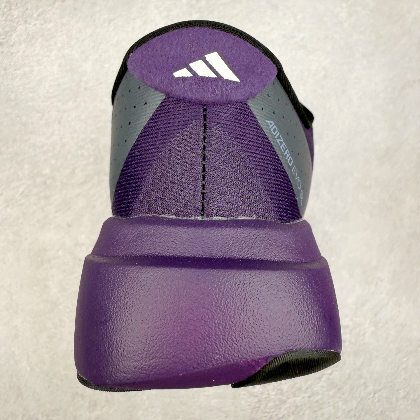 图片[8]-＃福利特价 AD Adizero EVO SL 马拉松竞速专业跑鞋 CELERMESH针织网面非常轻薄 纤维间的缝隙很大 可以保证跑步时的透气、排汗效果 鞋舌直接与两侧的内衬和鞋底连接在一起 在跑步过程中不会被鞋舌的左右移动所困扰 在标准鞋带孔的基础上再拓宽一组鞋带孔 适合不同脚型的需求 突破性 EnergyRods 技术，有助于跑者实现更好的成绩 中底独特的LIGHTSTRIKE PRO泡棉材质 微弹感觉在跑步过程中给予了良好的支撑体验 对于顶级精英和高水平进阶跑者来说 ADIOS PRO是一双值得信赖的竞速比赛用鞋 尺码：36 36.5 37.5 38 38.5 39 40 40.5 41 42 42.5 43 44 44.5 45-选品中心