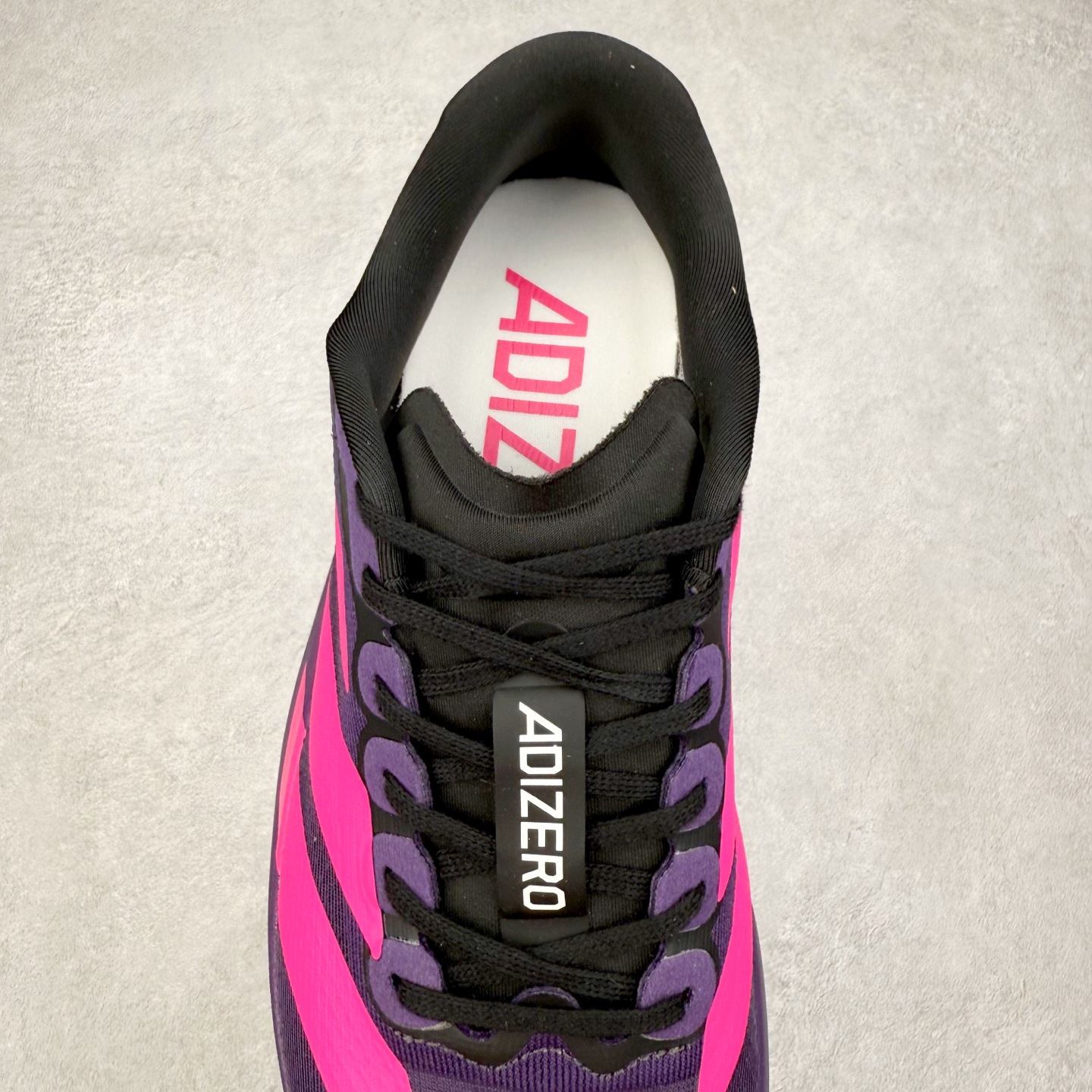 图片[5]-＃福利特价 AD Adizero EVO SL 马拉松竞速专业跑鞋 CELERMESH针织网面非常轻薄 纤维间的缝隙很大 可以保证跑步时的透气、排汗效果 鞋舌直接与两侧的内衬和鞋底连接在一起 在跑步过程中不会被鞋舌的左右移动所困扰 在标准鞋带孔的基础上再拓宽一组鞋带孔 适合不同脚型的需求 突破性 EnergyRods 技术，有助于跑者实现更好的成绩 中底独特的LIGHTSTRIKE PRO泡棉材质 微弹感觉在跑步过程中给予了良好的支撑体验 对于顶级精英和高水平进阶跑者来说 ADIOS PRO是一双值得信赖的竞速比赛用鞋 尺码：36 36.5 37.5 38 38.5 39 40 40.5 41 42 42.5 43 44 44.5 45-选品中心