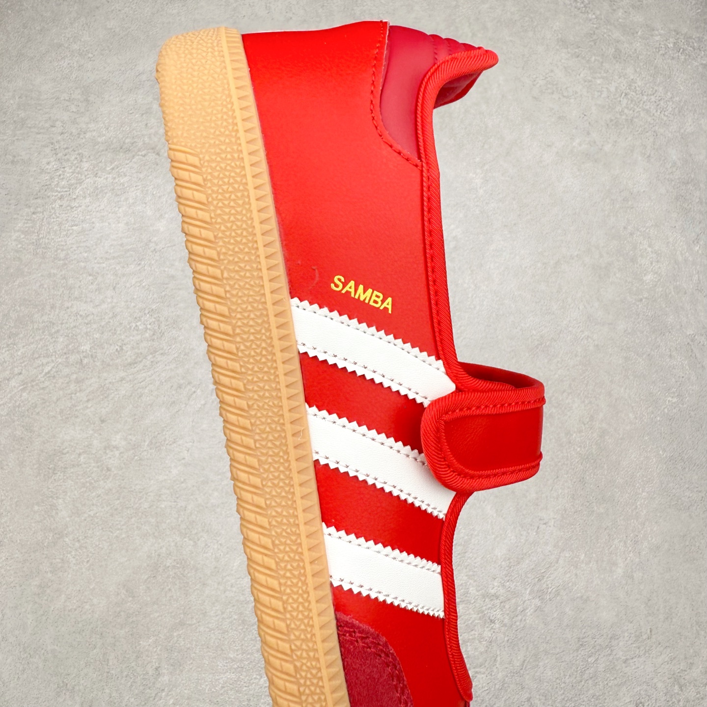 图片[6]-AD Original Samba OG 复古经典轻便板鞋 JQ6446 这款桑巴鞋展示了高质量的工艺 带有装饰的超锁缝制和无缝的手感 柔软、柔软的皮革造型和标志性的3条纹完成了精致的外观 正规合身鞋带 鞋面上有绒面鞋垫 橡胶鞋底 享受正畸套筒软感 自50年代首次亮相以来就一直在赢得粉丝的青睐 尺码：36 36.5 37.5 38 38.5 39 40 40.5 41 42 42.5 43 44 44.5 45-选品中心