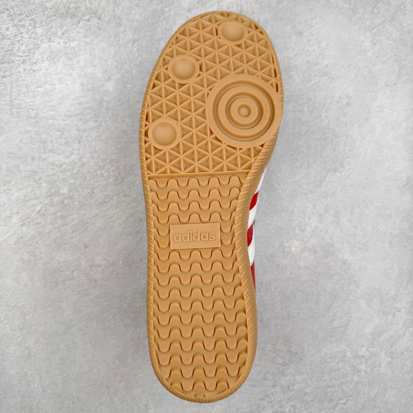 图片[9]-AD Original Samba OG 复古经典轻便板鞋 JQ6446 这款桑巴鞋展示了高质量的工艺 带有装饰的超锁缝制和无缝的手感 柔软、柔软的皮革造型和标志性的3条纹完成了精致的外观 正规合身鞋带 鞋面上有绒面鞋垫 橡胶鞋底 享受正畸套筒软感 自50年代首次亮相以来就一直在赢得粉丝的青睐 尺码：36 36.5 37.5 38 38.5 39 40 40.5 41 42 42.5 43 44 44.5 45-选品中心