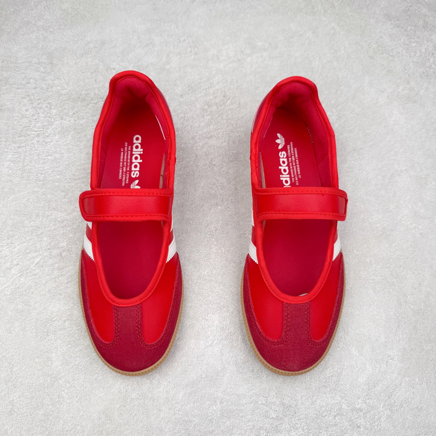 图片[2]-AD Original Samba OG 复古经典轻便板鞋 JQ6446 这款桑巴鞋展示了高质量的工艺 带有装饰的超锁缝制和无缝的手感 柔软、柔软的皮革造型和标志性的3条纹完成了精致的外观 正规合身鞋带 鞋面上有绒面鞋垫 橡胶鞋底 享受正畸套筒软感 自50年代首次亮相以来就一直在赢得粉丝的青睐 尺码：36 36.5 37.5 38 38.5 39 40 40.5 41 42 42.5 43 44 44.5 45-选品中心