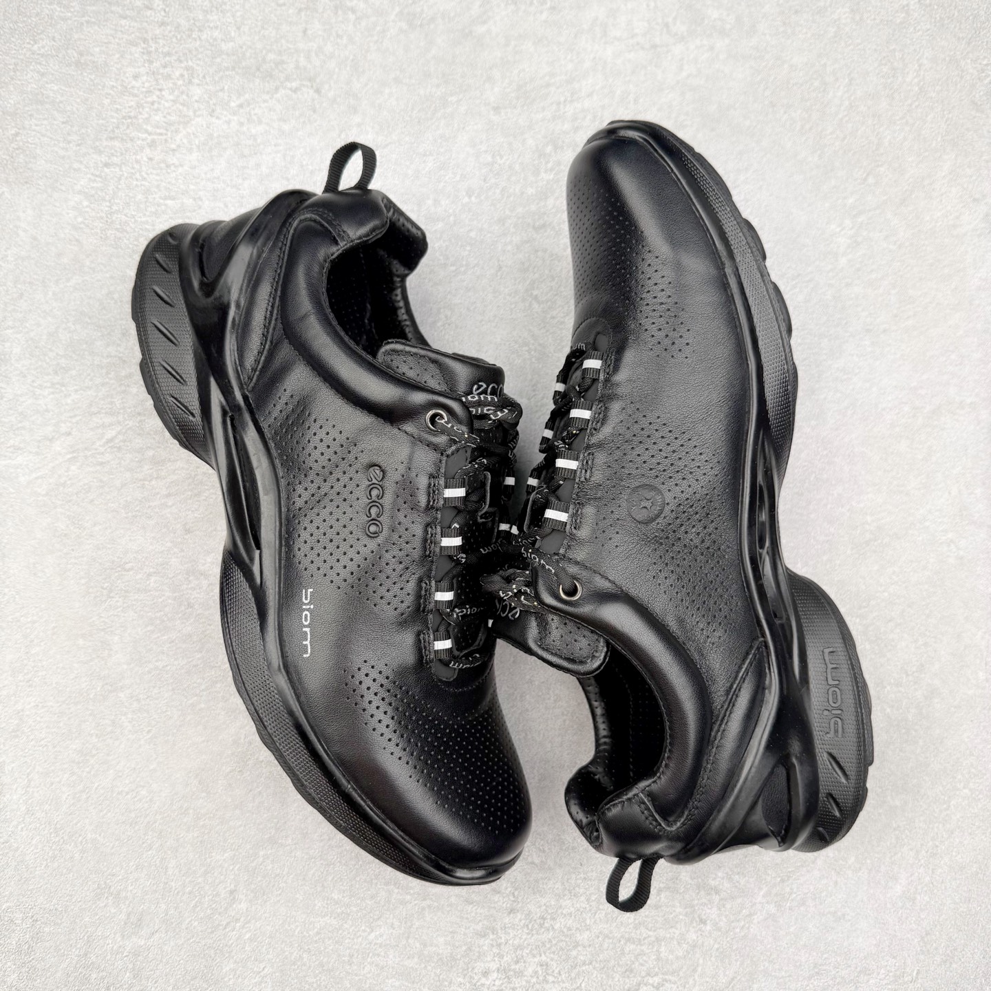 图片[3]-ECCO爱步老爹鞋男士夏季新款 飞织网面百搭潮流户外运动鞋 健步BIOM系列新款 全新的轻量发泡底材与直接注塑橡胶大底相结合 柔软舒适，轻量回弹，脚感更轻盈 鞋面采用GORE-TEX飞织网面与牛皮相结合 给你贴心透气呵护 自然律动科技 符合人体工学鞋楦 贴近足部天然形态 橡胶大底，抓地力强，具有良好的耐磨性 轻盈自如 适跑畅练 尺码：38 39 40 41 42 43 44 （皮鞋码）-选品中心