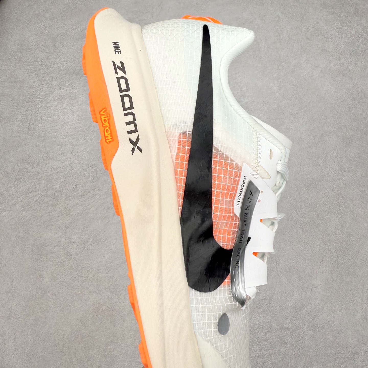 图片[6]-＃福利特价 NK Zoom X ULTRAFLY TRAIL Next Nature 越野跑步鞋 登月兼顾迅疾外观和稳固脚感 后跟覆面和中足动态支撑巧妙融合 缔造稳定顺畅的迈步体验 尺码：36 36.5 37.5 38 38.5 39 40 40.5 41 42 42.5 43 44 44.5 45-选品中心