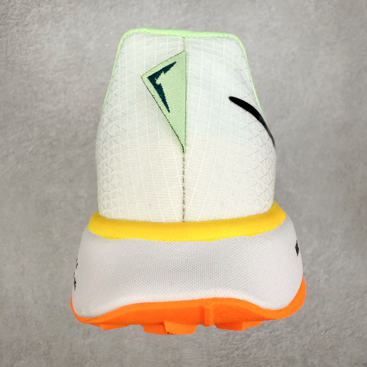 图片[8]-＃福利特价 NK Zoom X ULTRAFLY TRAIL Next Nature 越野跑步鞋 登月兼顾迅疾外观和稳固脚感 后跟覆面和中足动态支撑巧妙融合 缔造稳定顺畅的迈步体验 尺码：36 36.5 37.5 38 38.5 39 40 40.5 41 42 42.5 43 44 44.5 45-选品中心