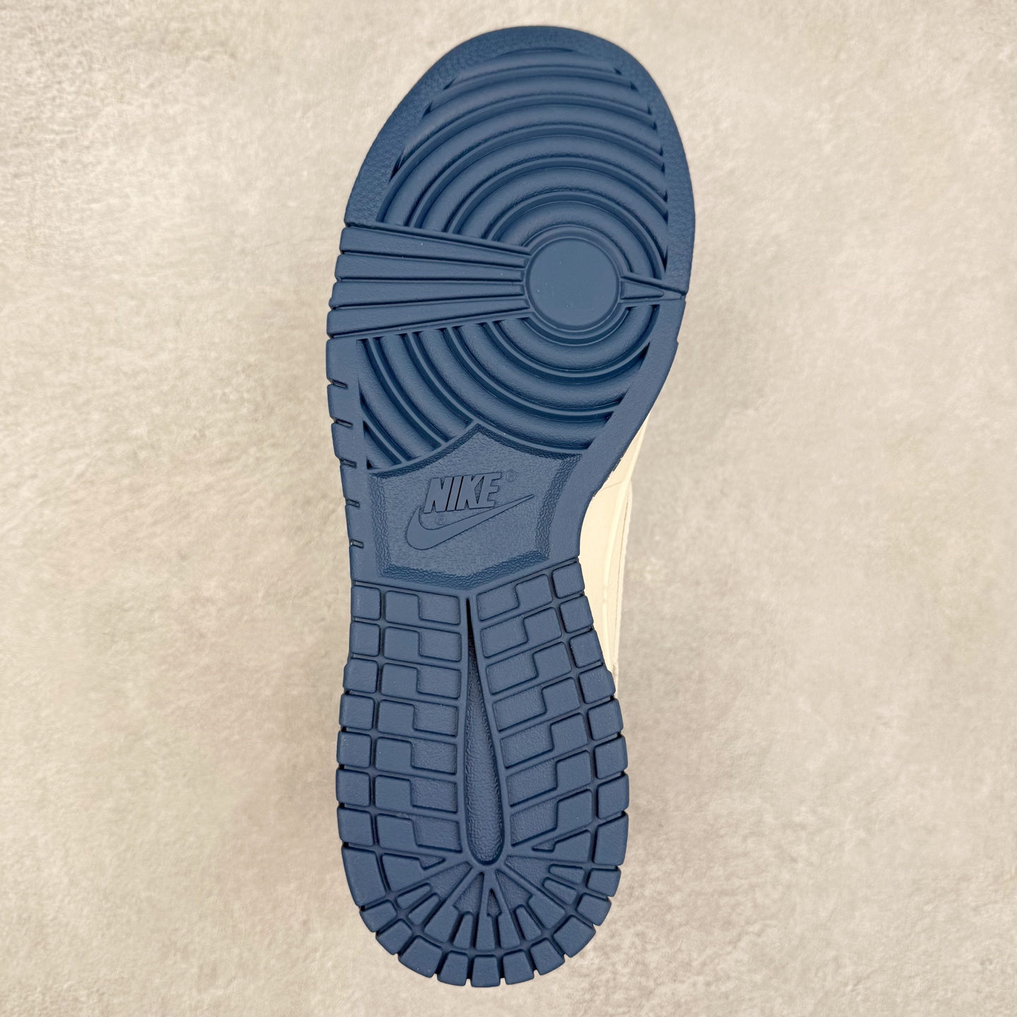 图片[9]-NK Dunk Low 定制配色 JP1628-017 大厂出品 极力推荐 原装头层材料 独家版型蒸餾加工帶來的是更好的视觉和脚感体验大厂纯原品质出货 清洁度 电绣工艺 皮料切割干净无任何毛边 细节完美 实拍调校N版已经零色差零失真 百分百还原实物色彩所见即所得 不存在货不对板色差等低级问题 选购参考实物拍摄 不混卖不参货 只用心做好货严格选品 承诺混一赔十 尺码：36 36.5 37.5 38 38.5 39 40 40.5 41 42 42.5 43 44 44.5 45-选品中心